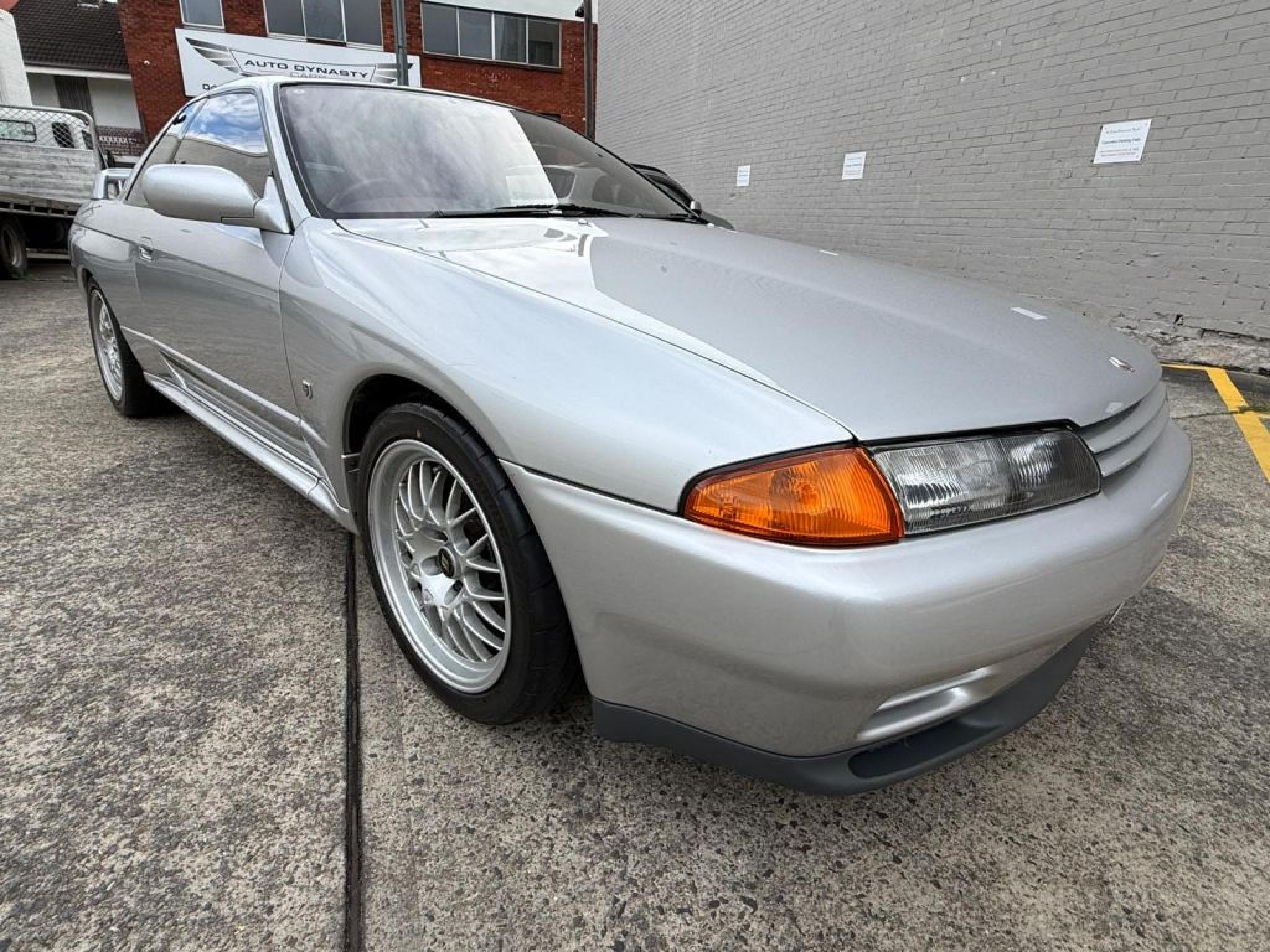 NISSAN SKYLINE