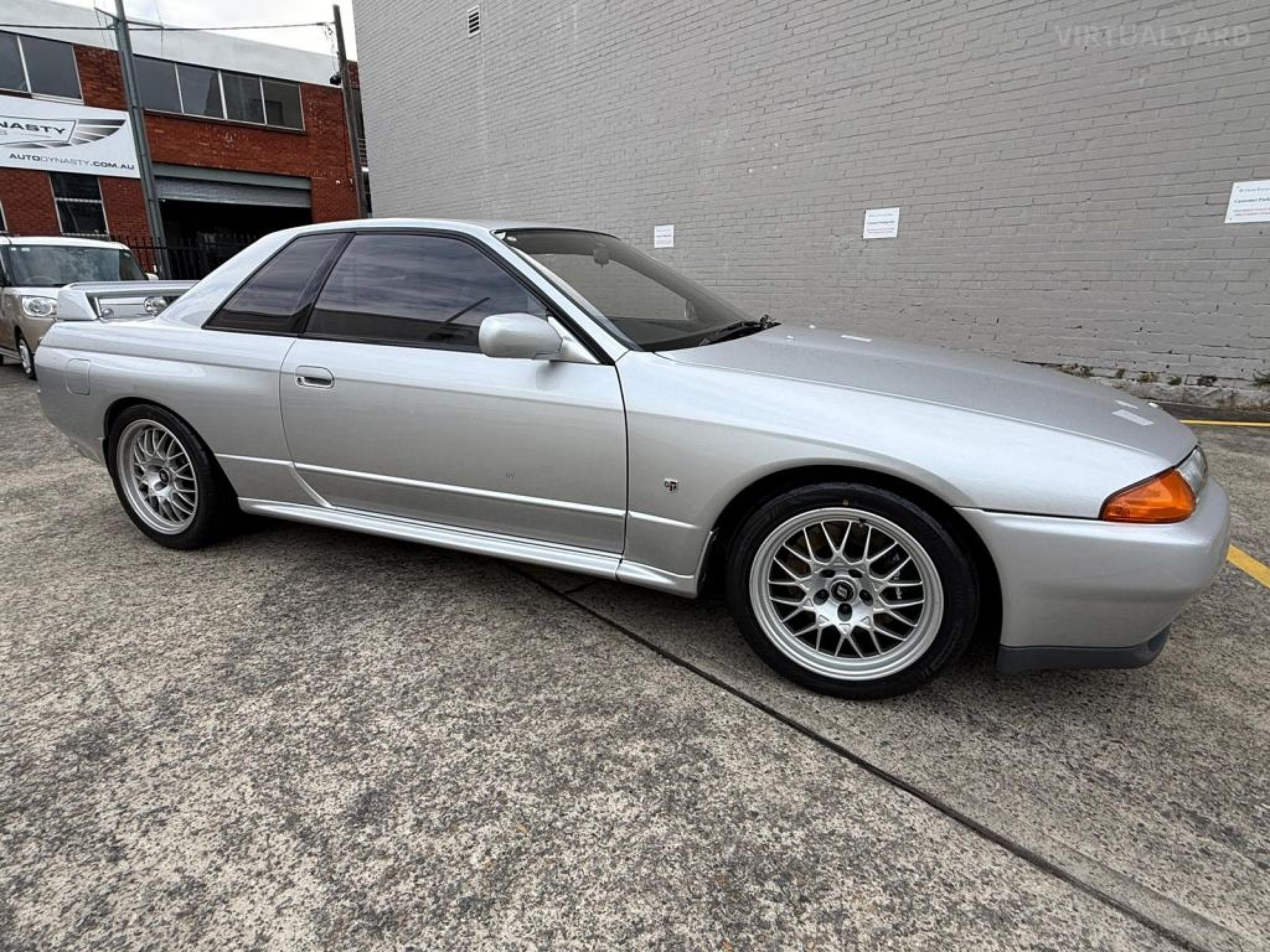 NISSAN SKYLINE