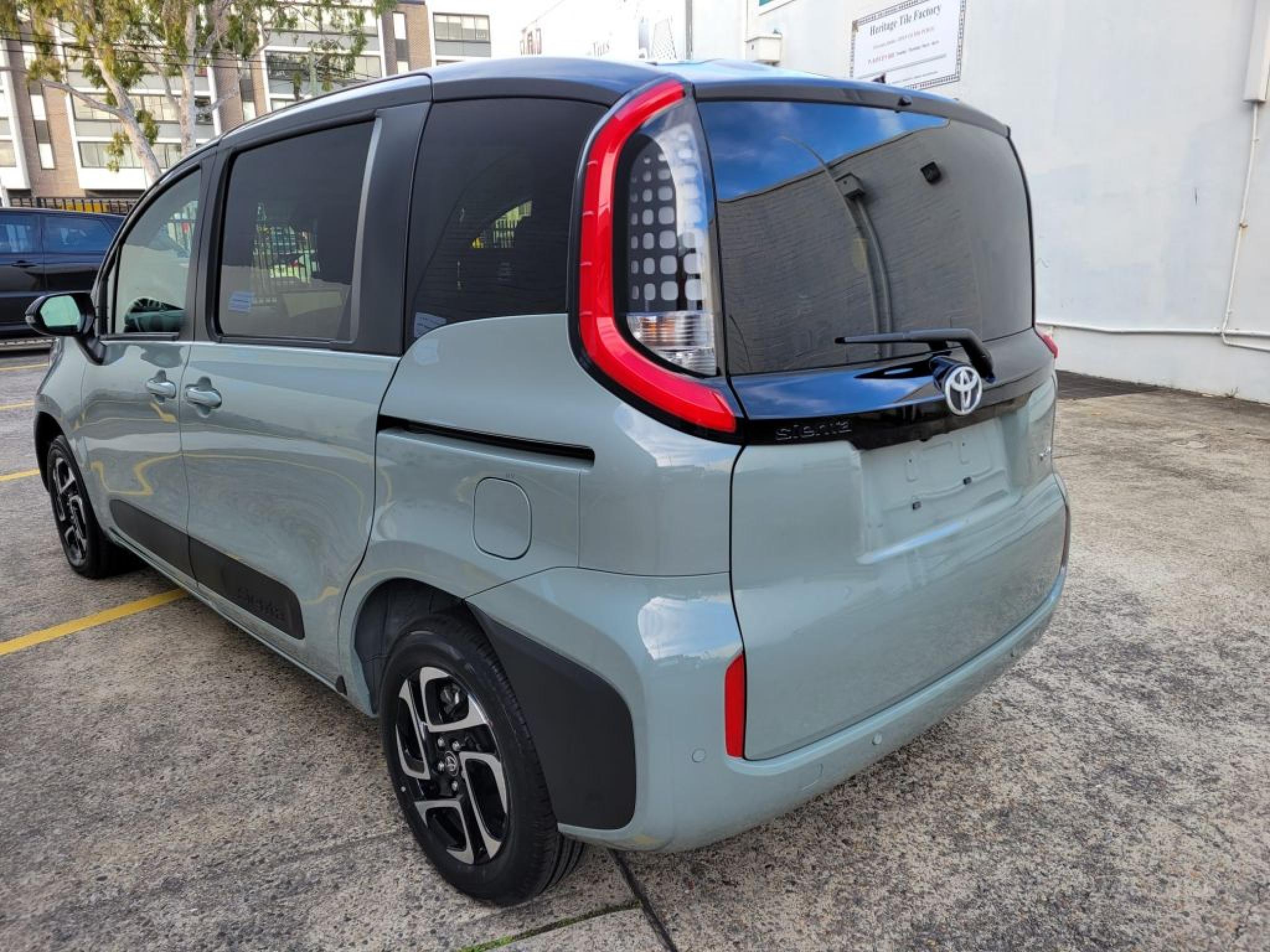 TOYOTA SIENTA AWD