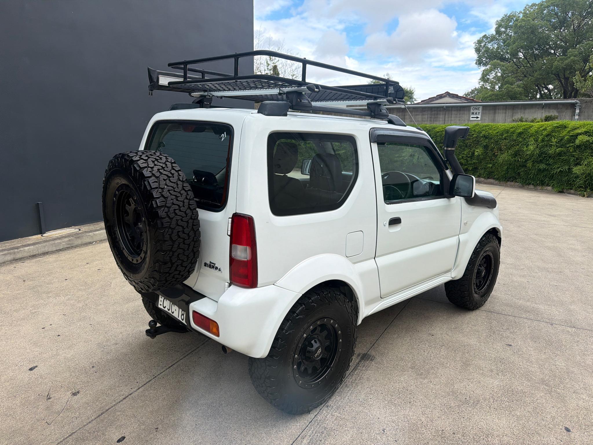 SUZUKI JIMNY SN413 T6 SIERRA HARDTOP 3DR MAN 5SP 4X4 1.3I image 18