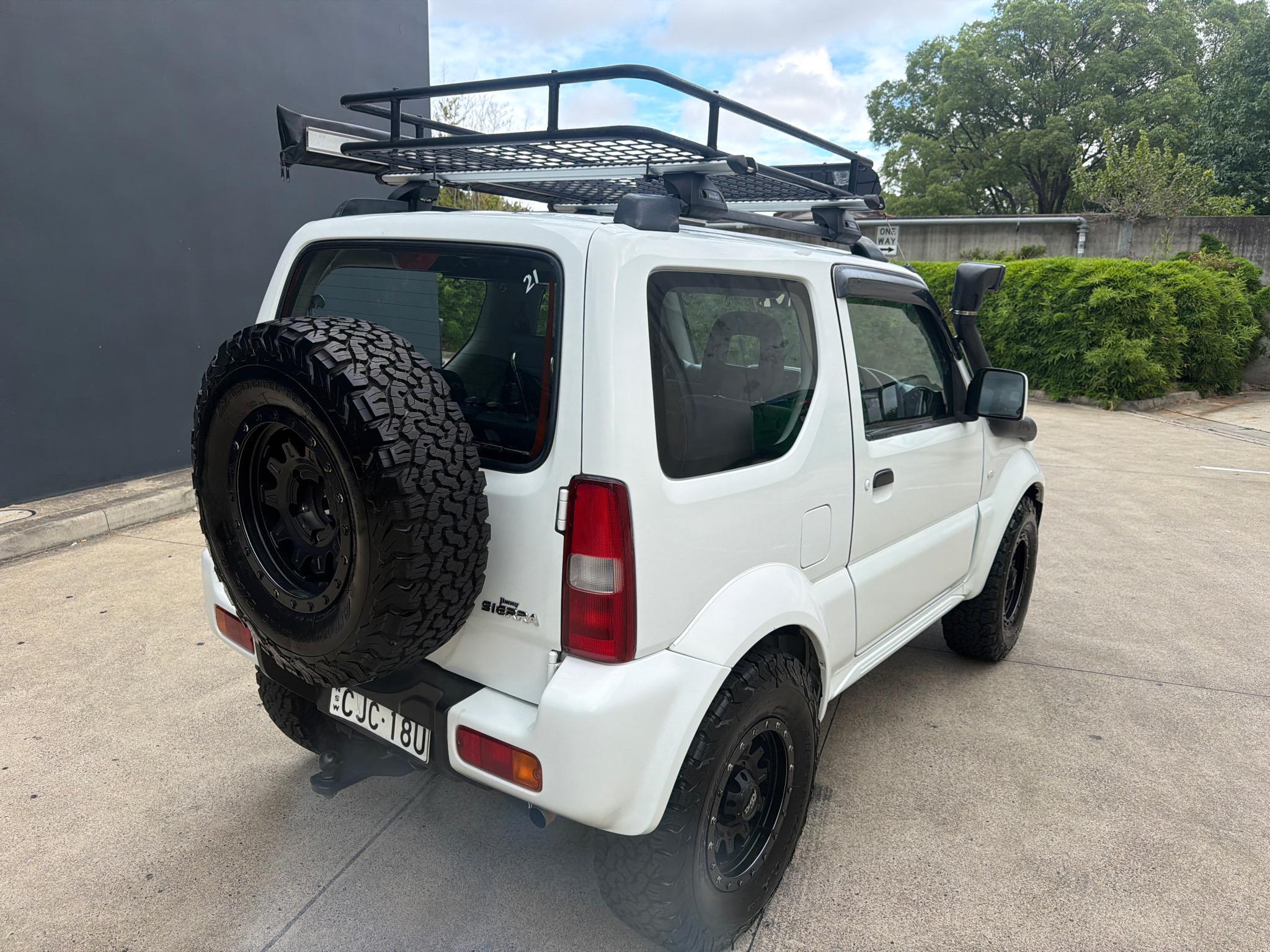 SUZUKI JIMNY SN413 T6 SIERRA HARDTOP 3DR MAN 5SP 4X4 1.3I image 3