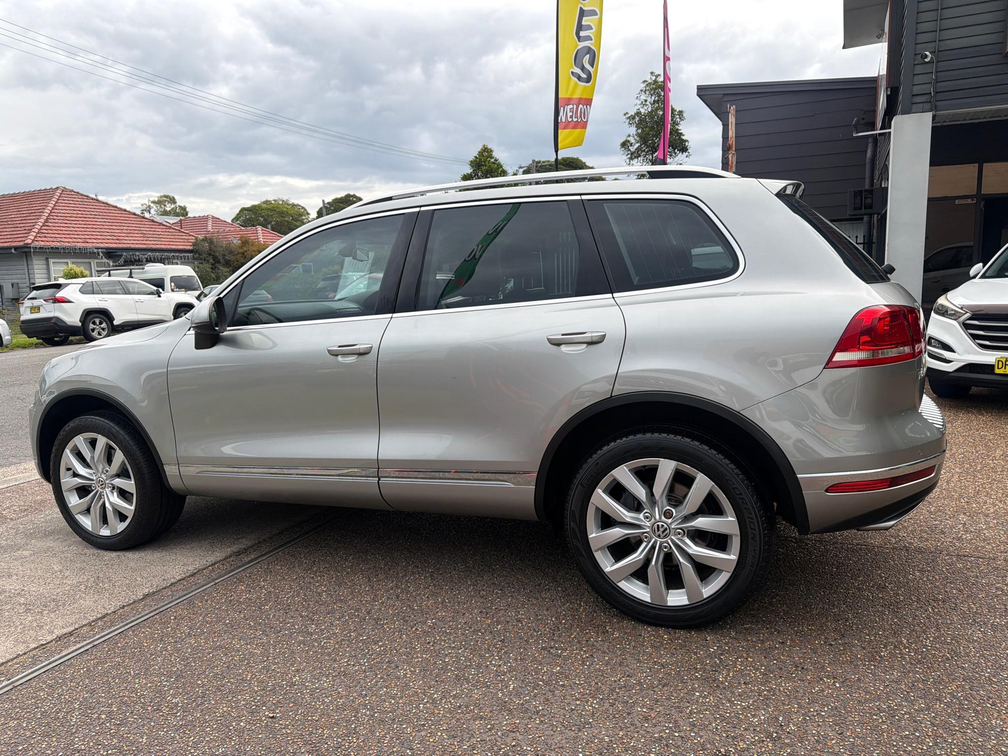 VOLKSWAGEN TOUAREG