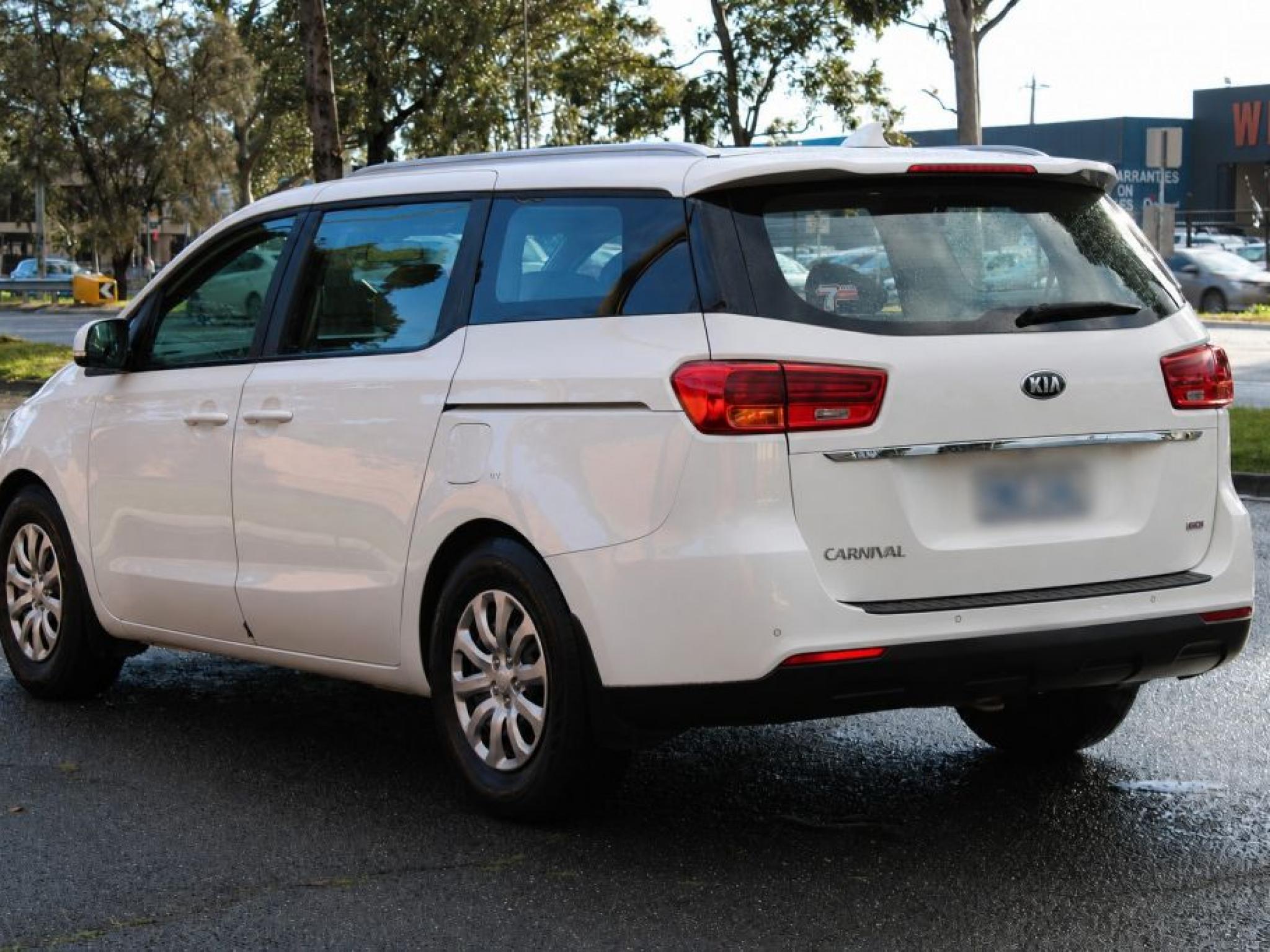 KIA CARNIVAL