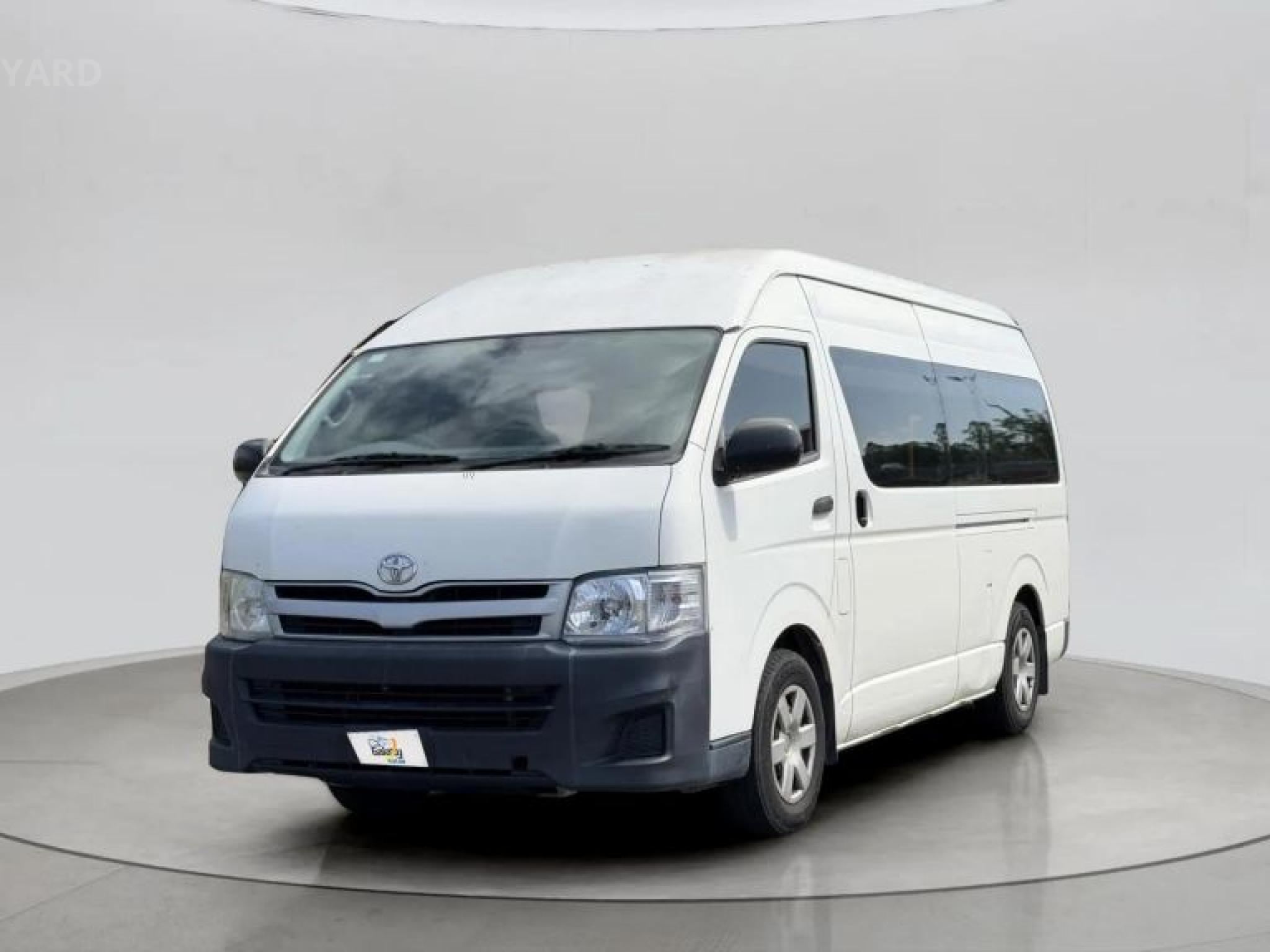 TOYOTA HIACE Commuter