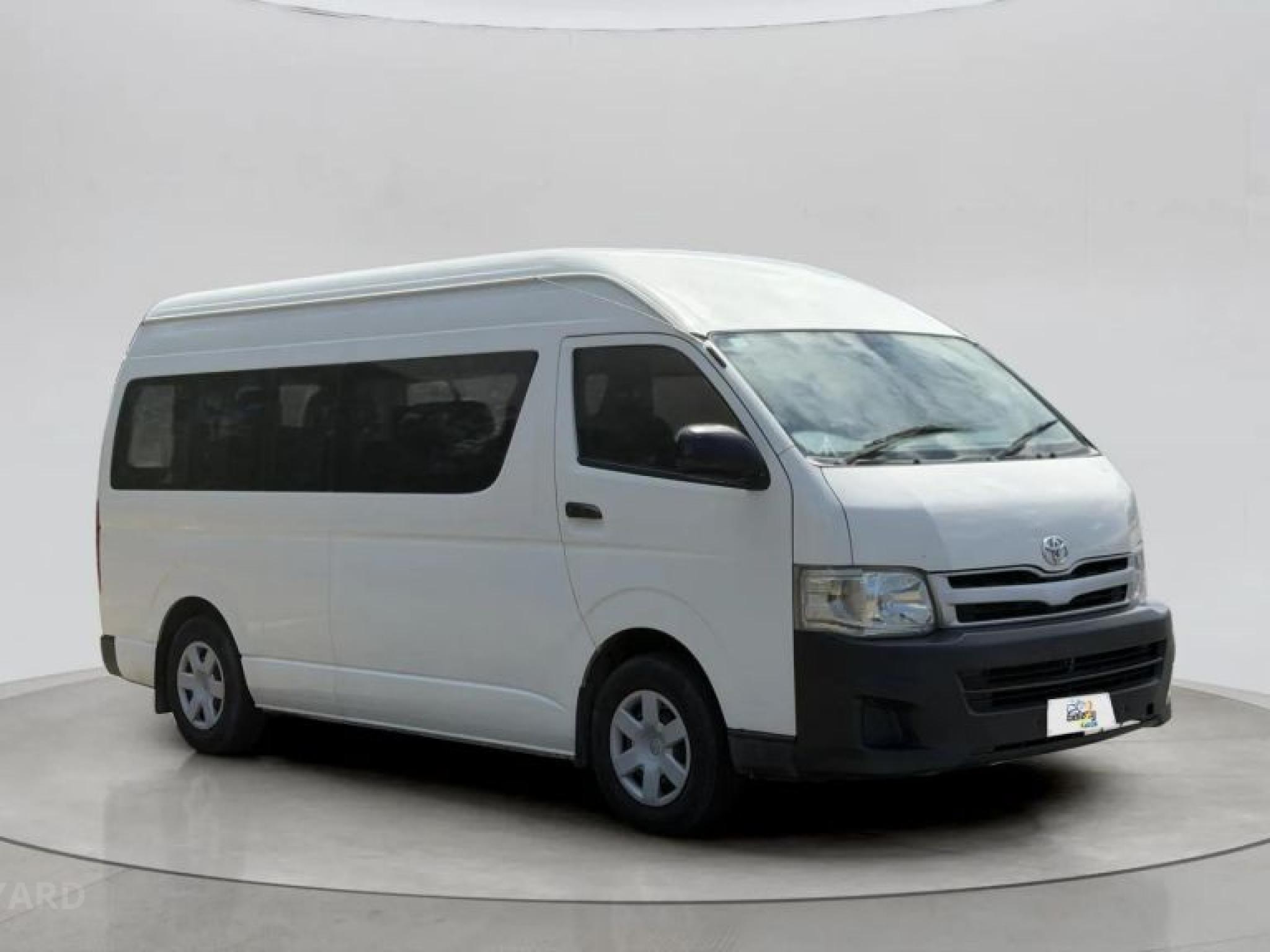 TOYOTA HIACE Commuter