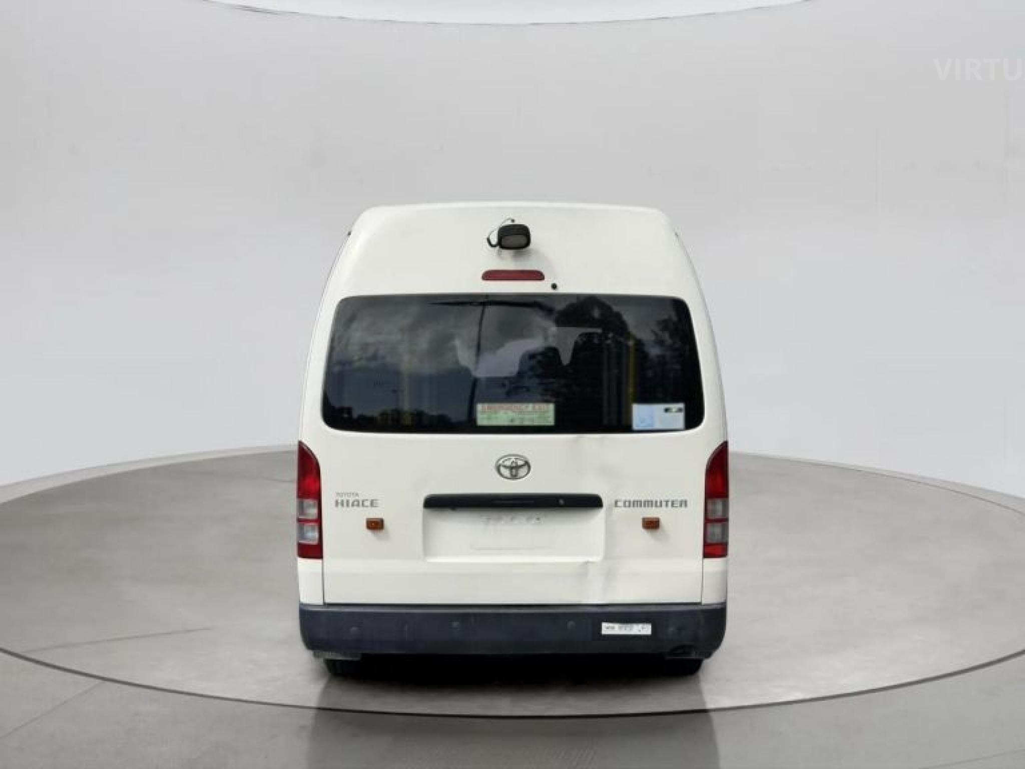 TOYOTA HIACE Commuter