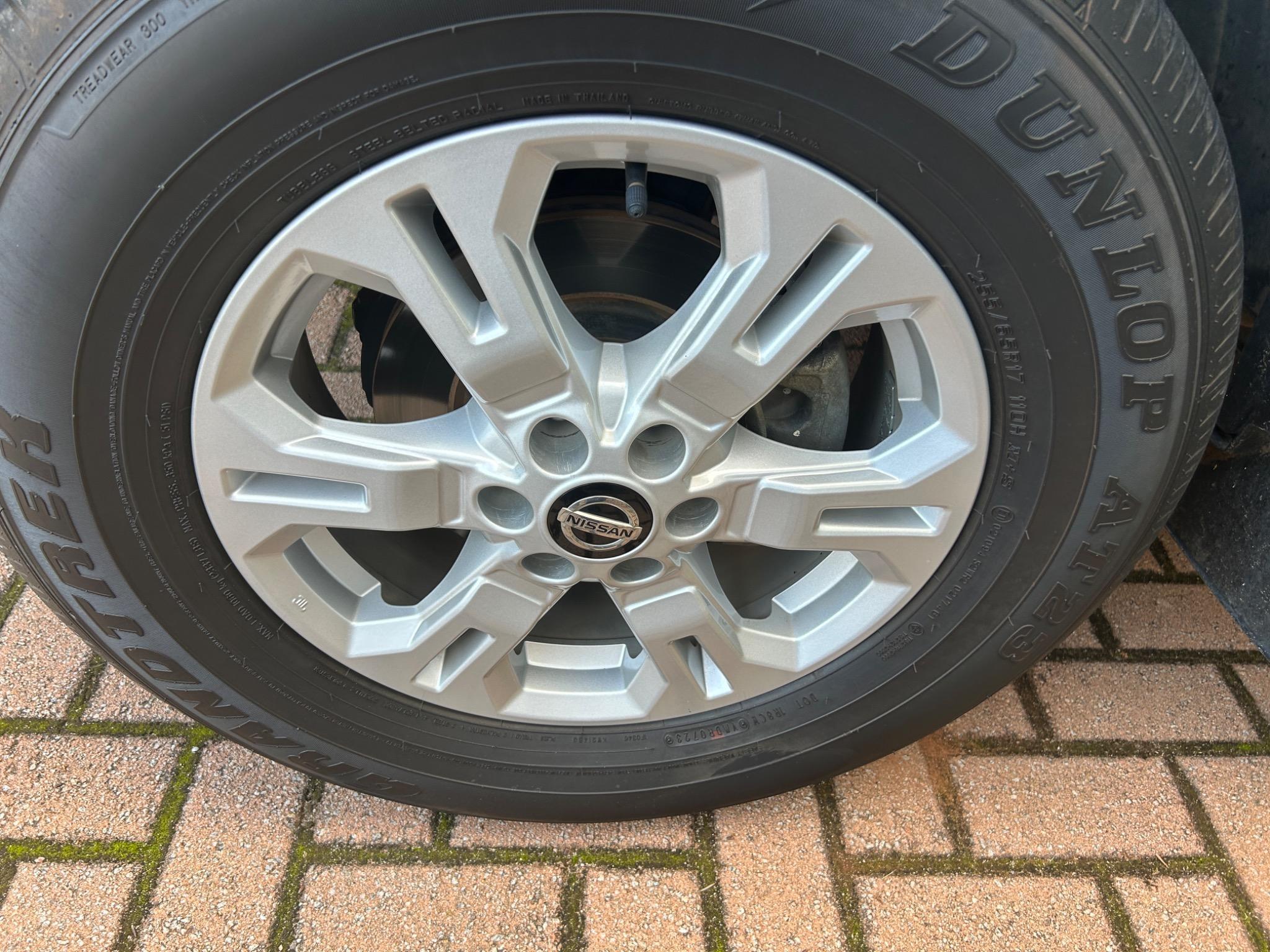 NISSAN NAVARA