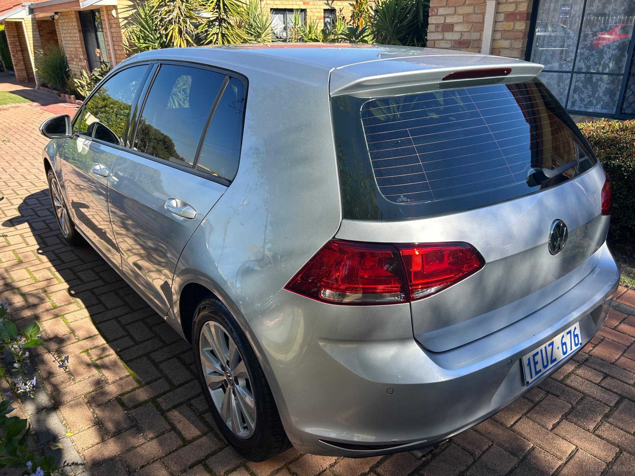 VOLKSWAGEN GOLF