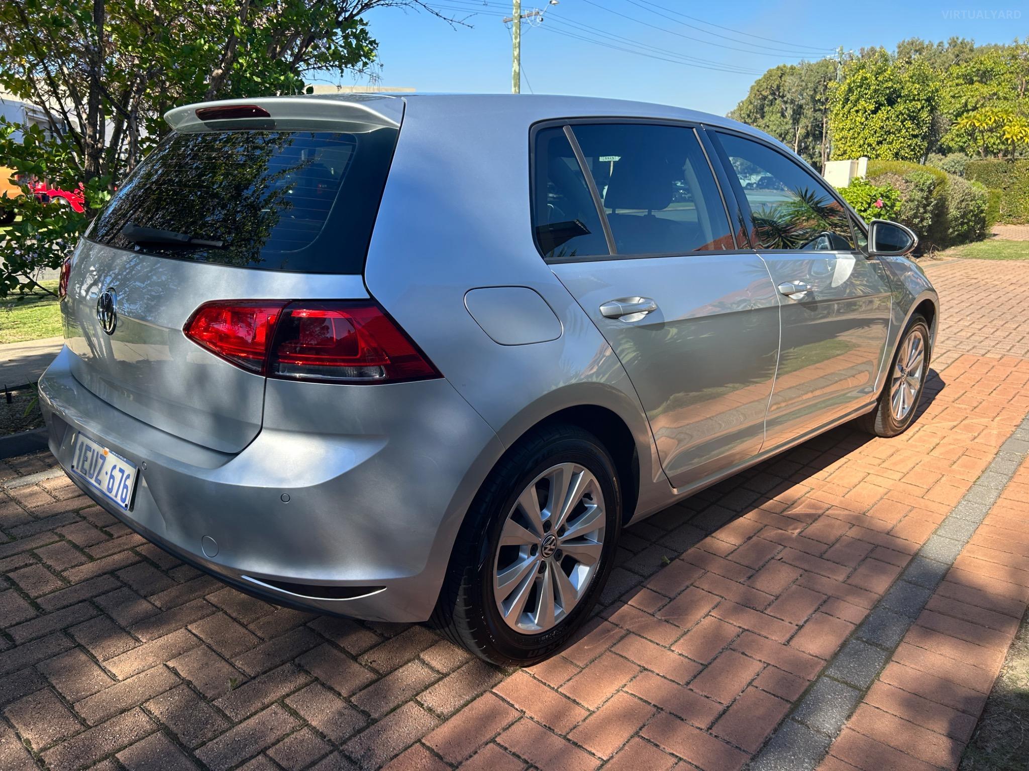 VOLKSWAGEN GOLF