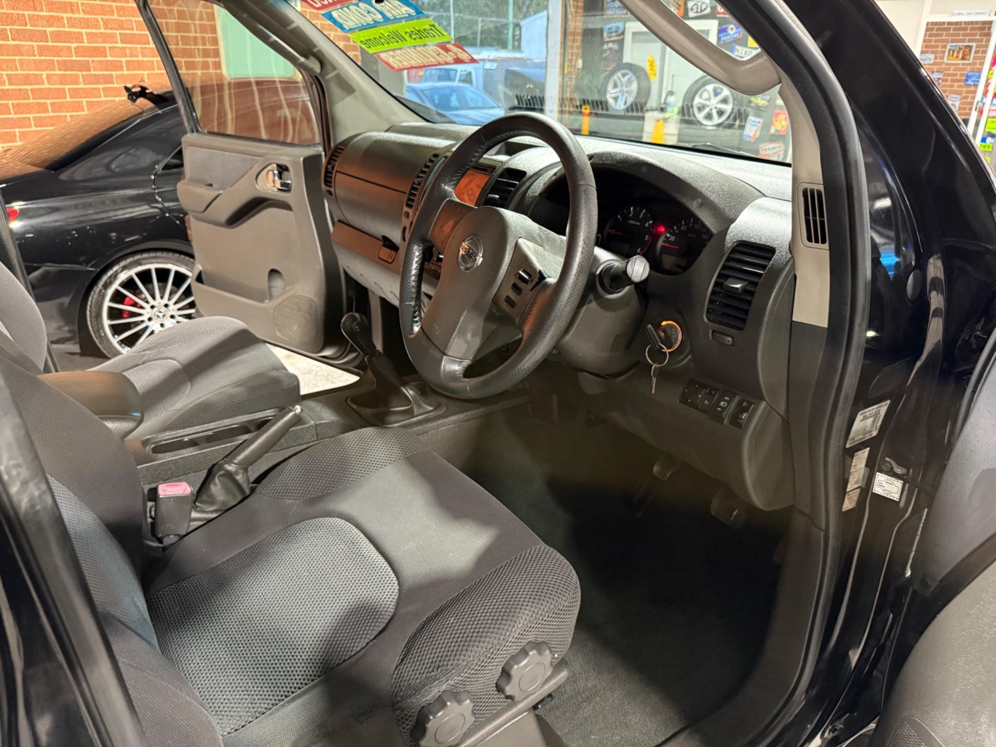 NISSAN NAVARA