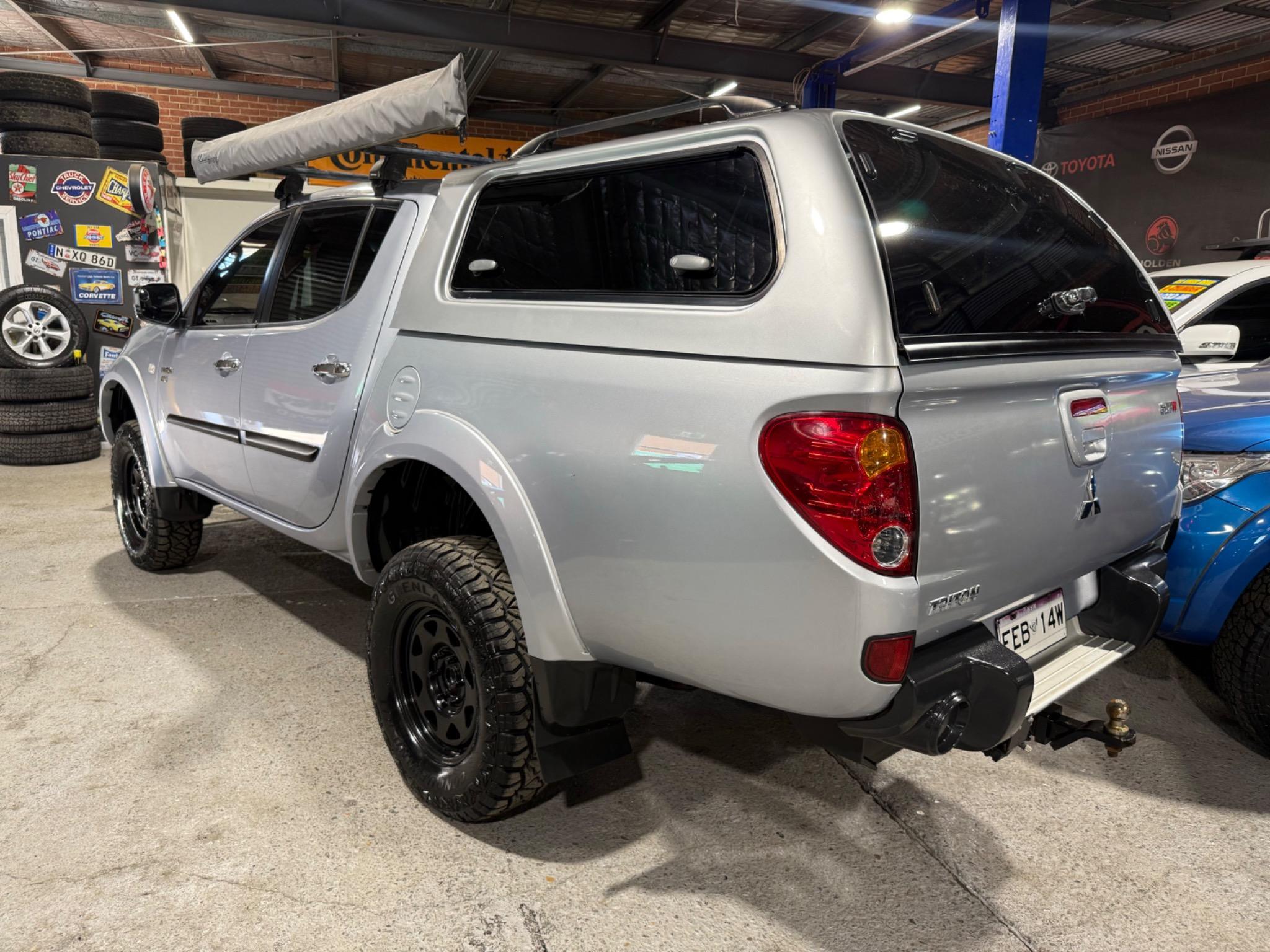 MITSUBISHI TRITON
