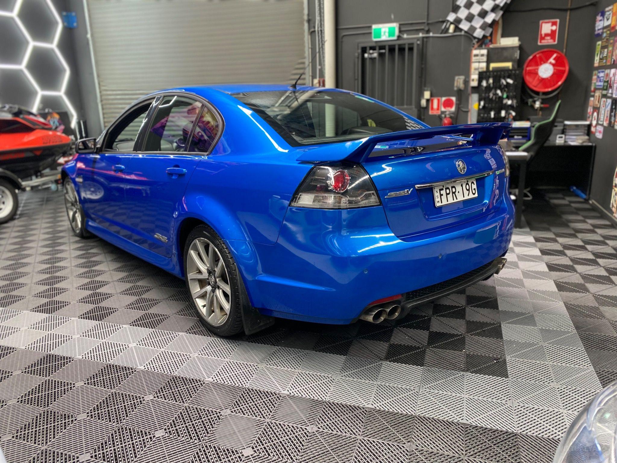 HOLDEN COMMODORE