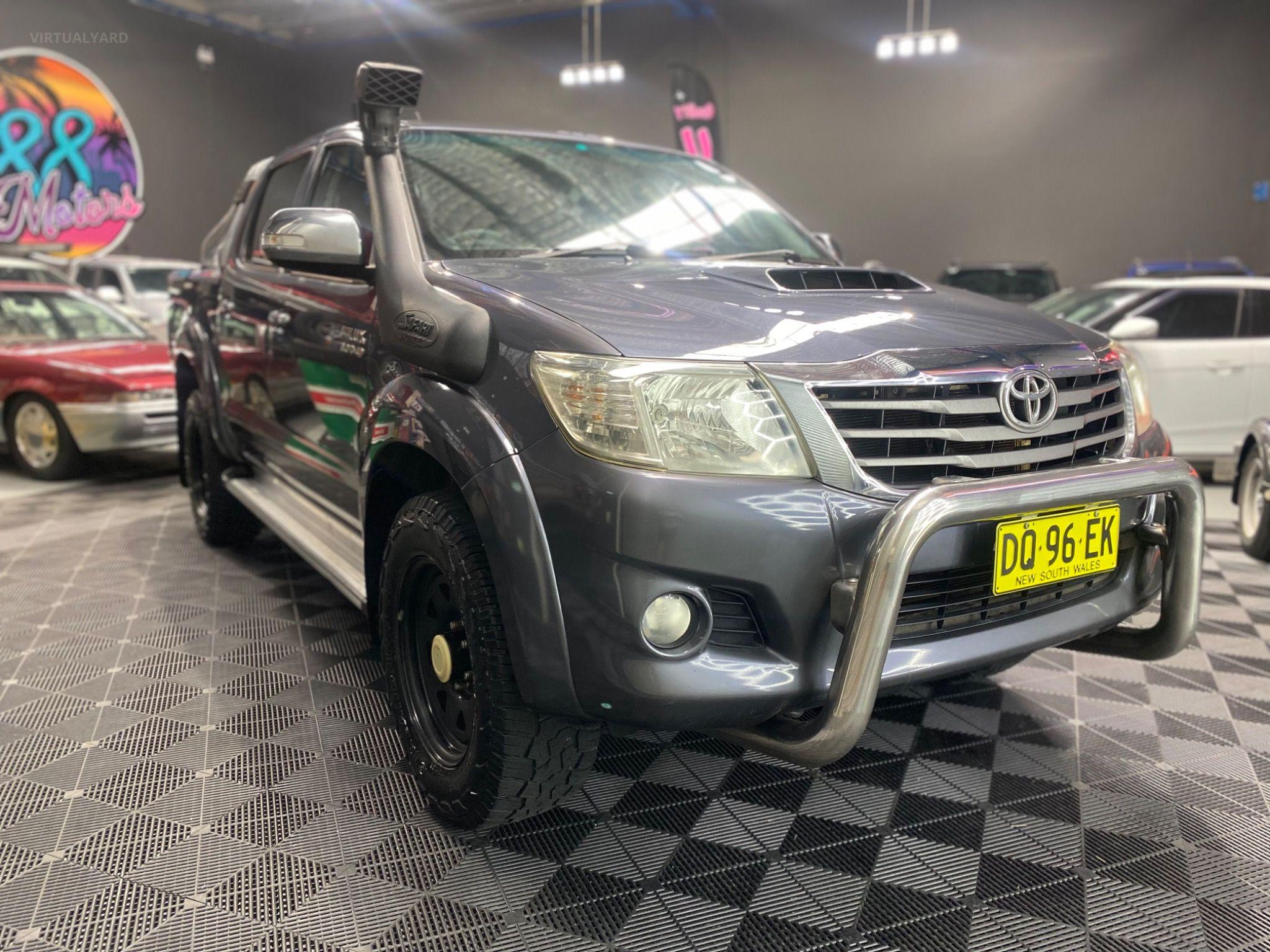 TOYOTA HILUX
