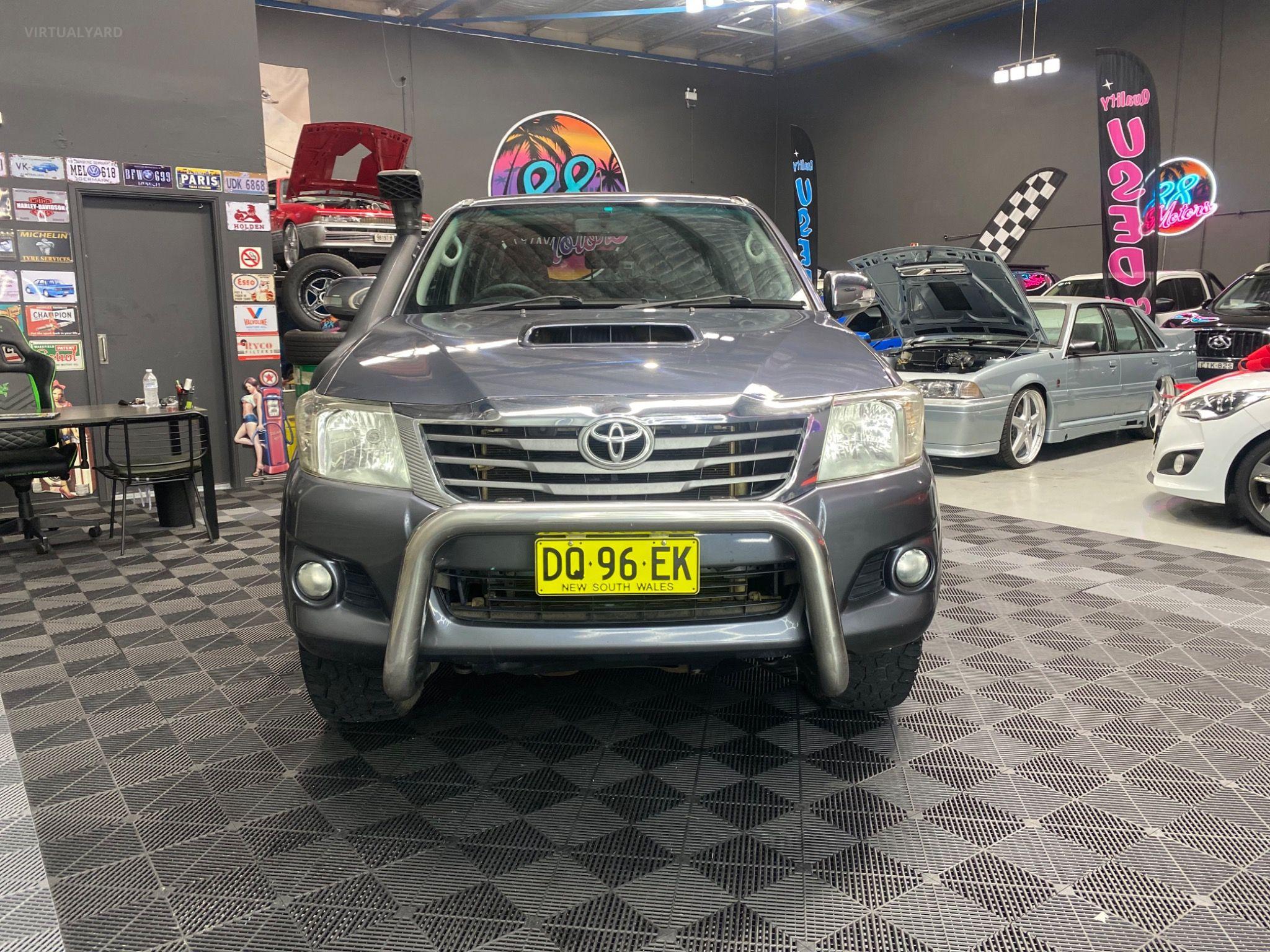 TOYOTA HILUX