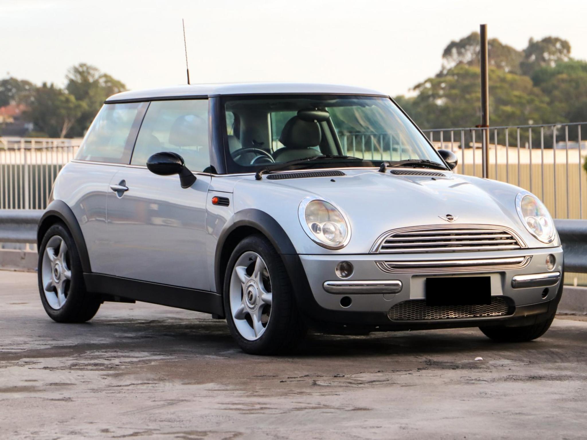 2004 MINI Cooper R50 3 door hatchback reference vehicle