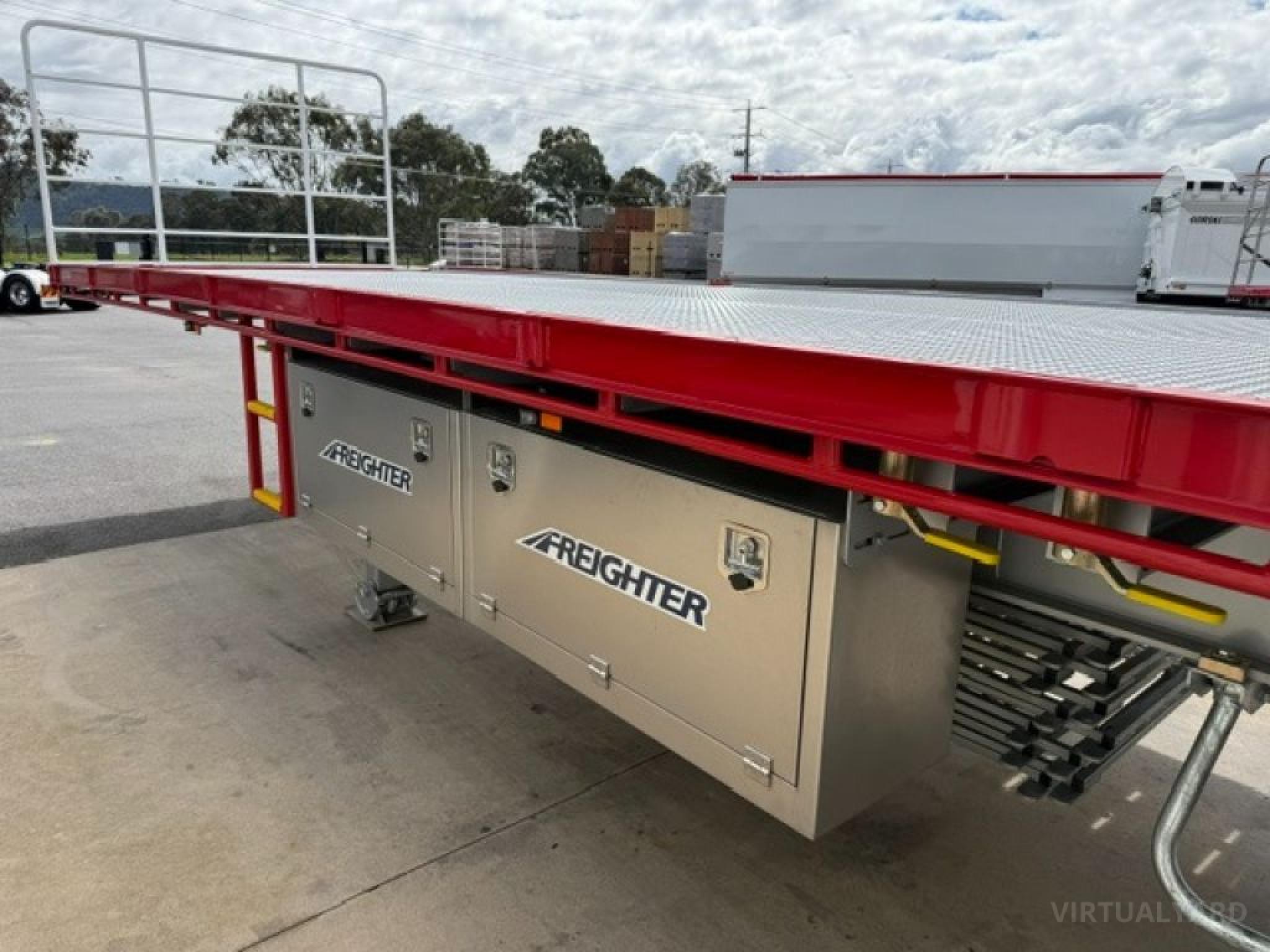 Maxitrans 45 TRI-AXLE FLAT TOP