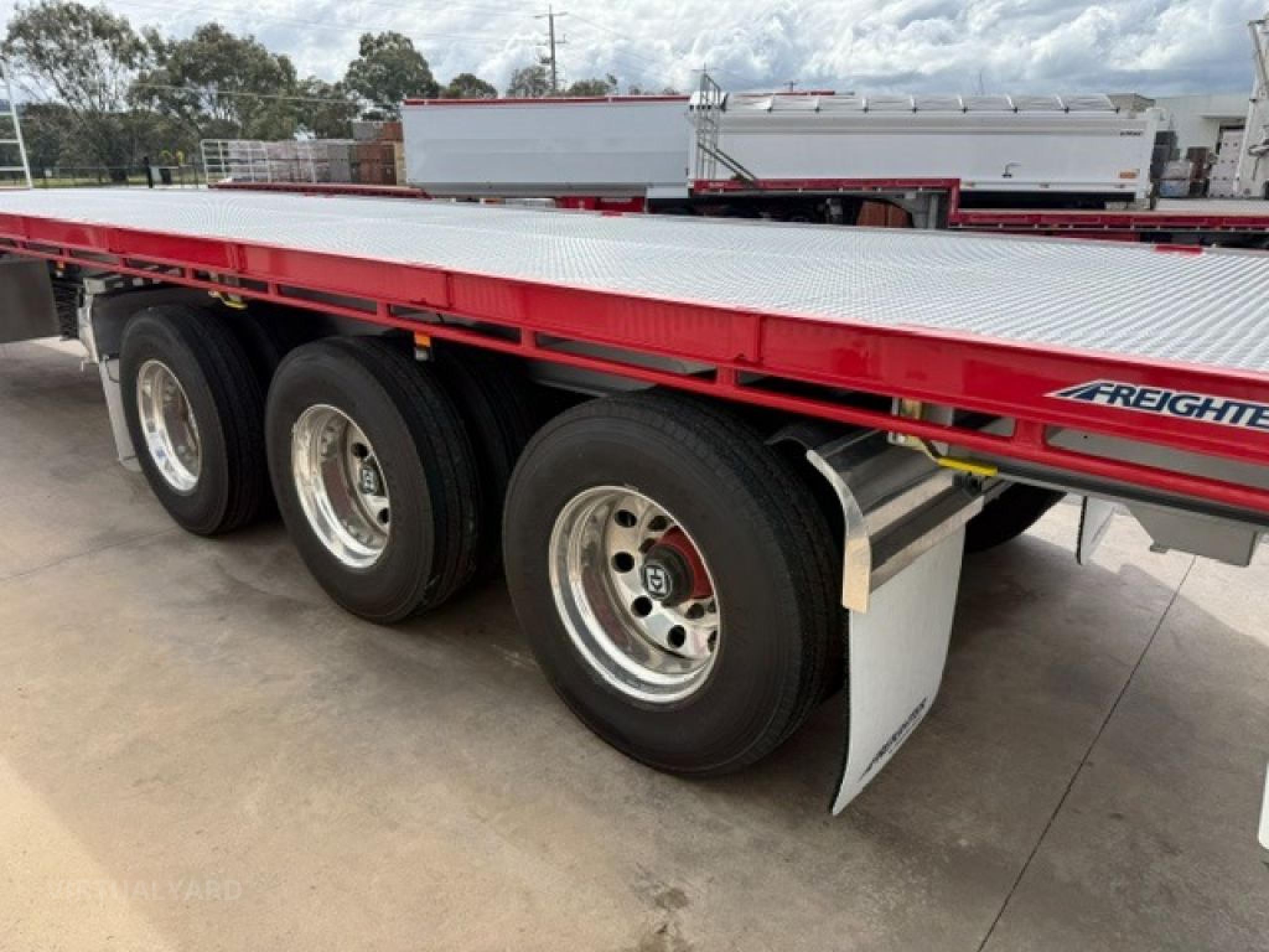 Maxitrans 45 TRI-AXLE FLAT TOP