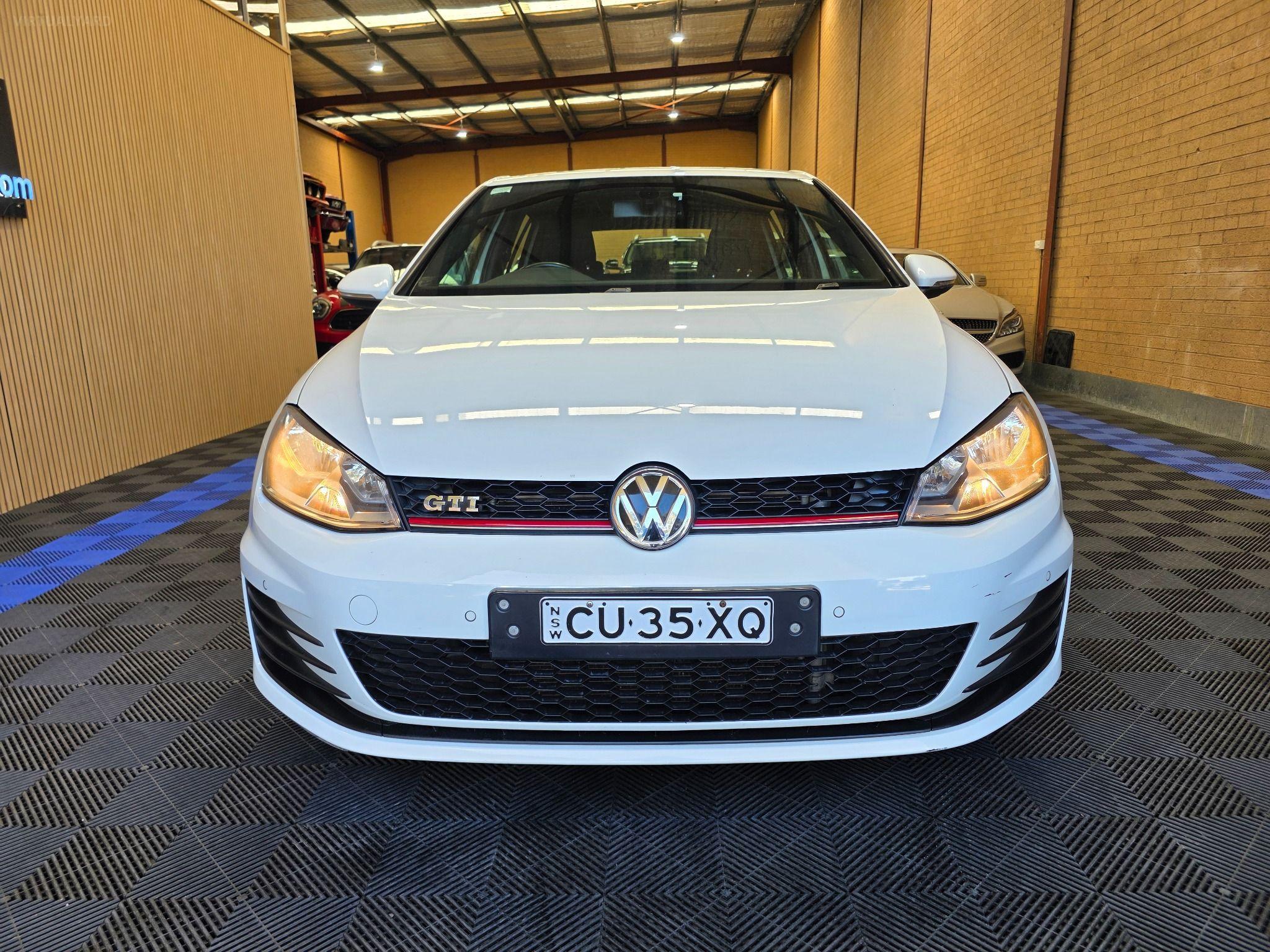 VOLKSWAGEN GOLF