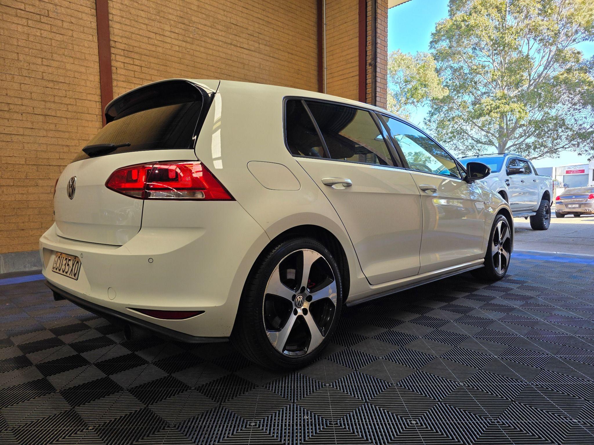 VOLKSWAGEN GOLF