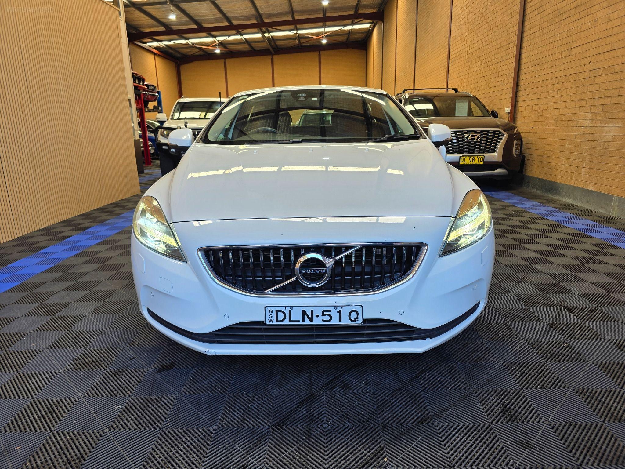 VOLVO V40