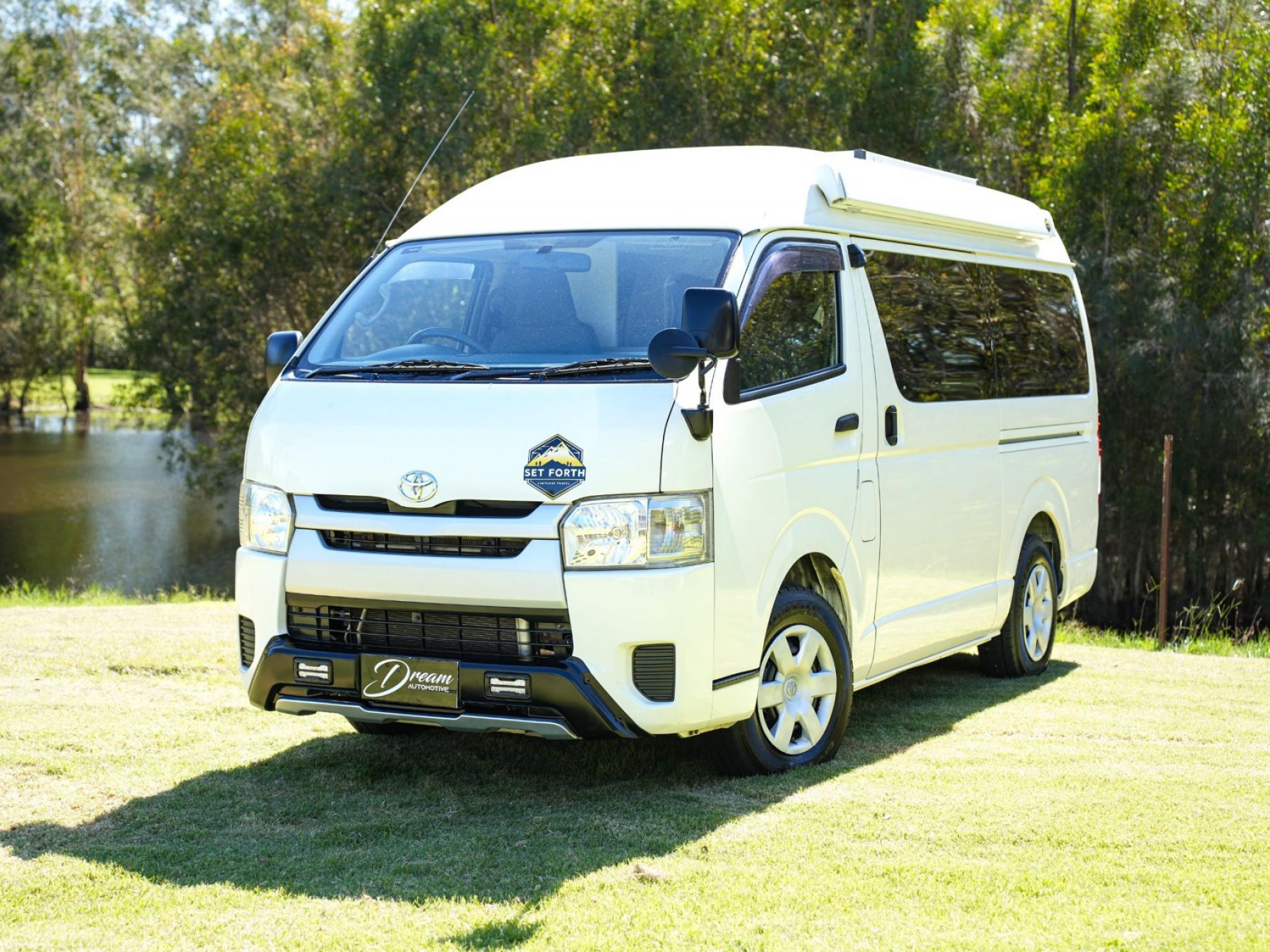TOYOTA HIACE