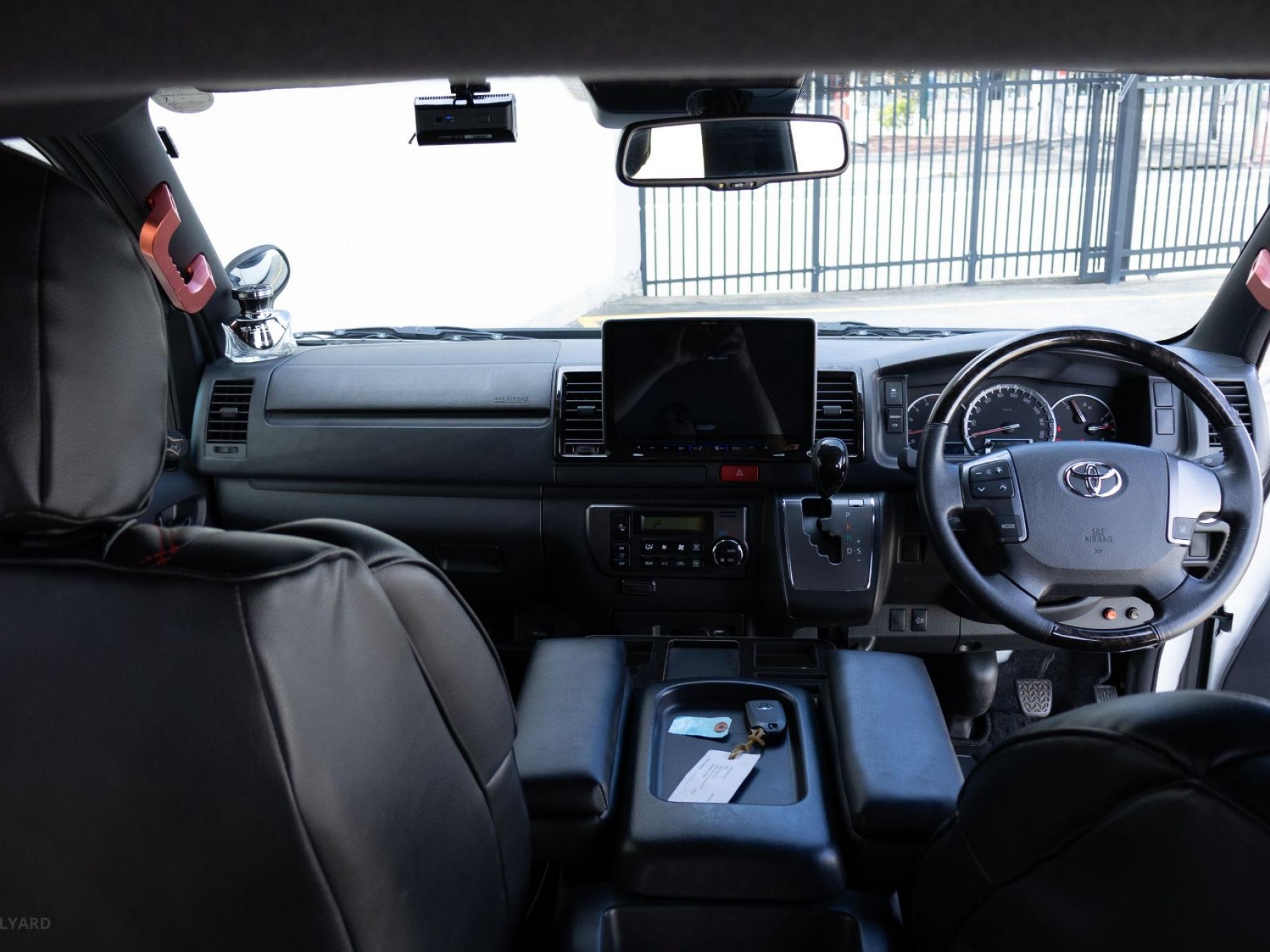 TOYOTA HIACE