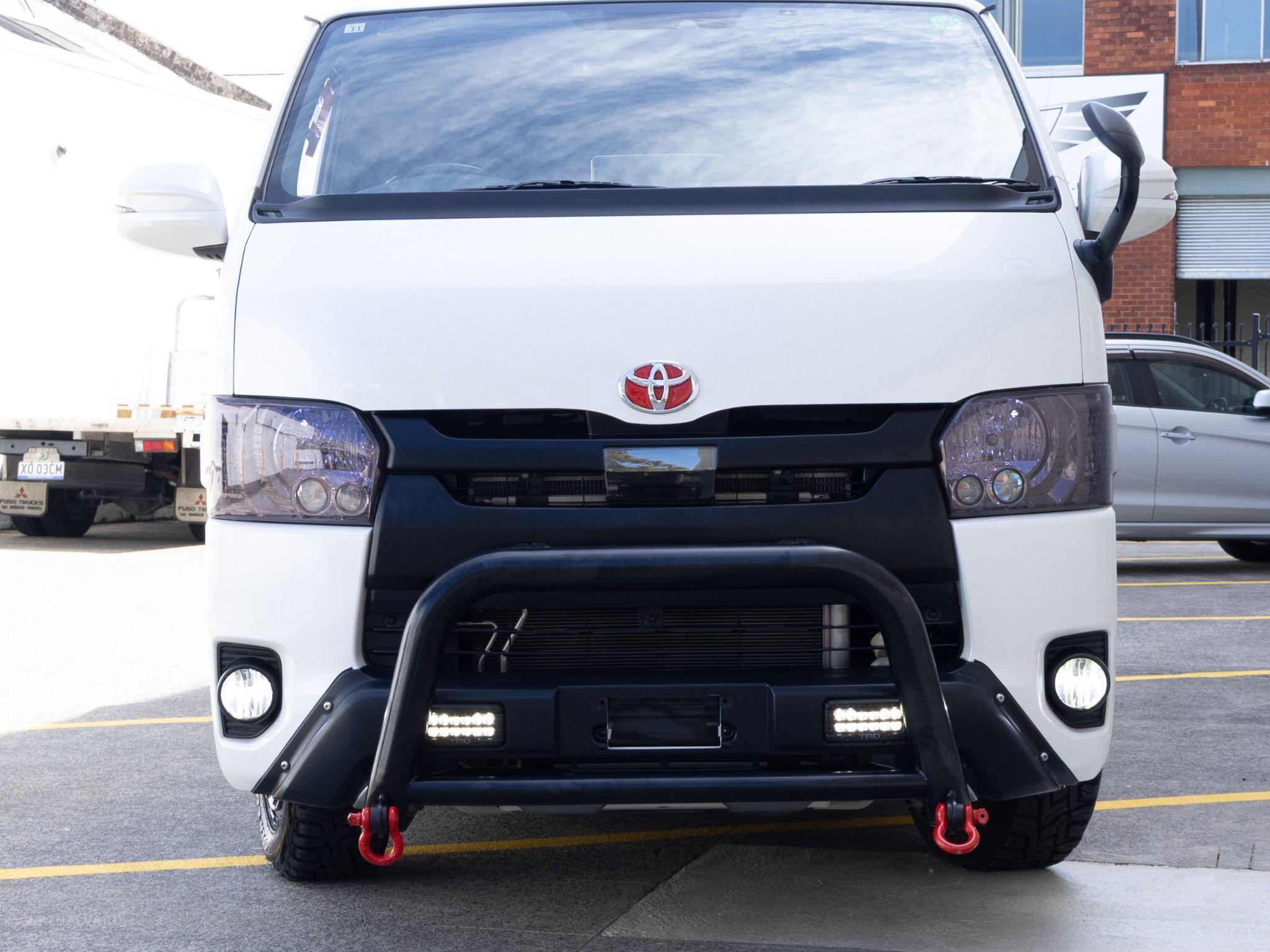 TOYOTA HIACE