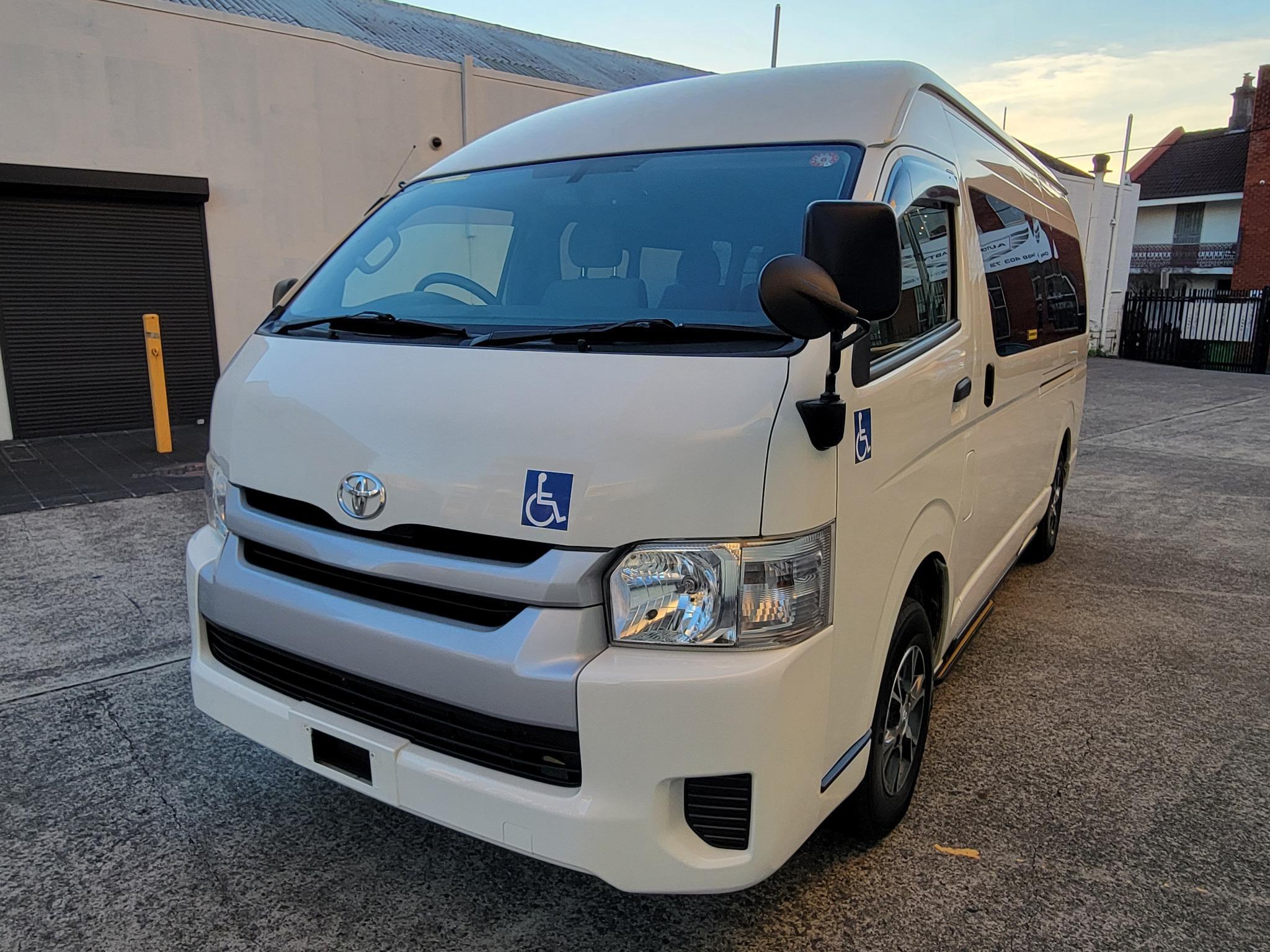 TOYOTA HIACE