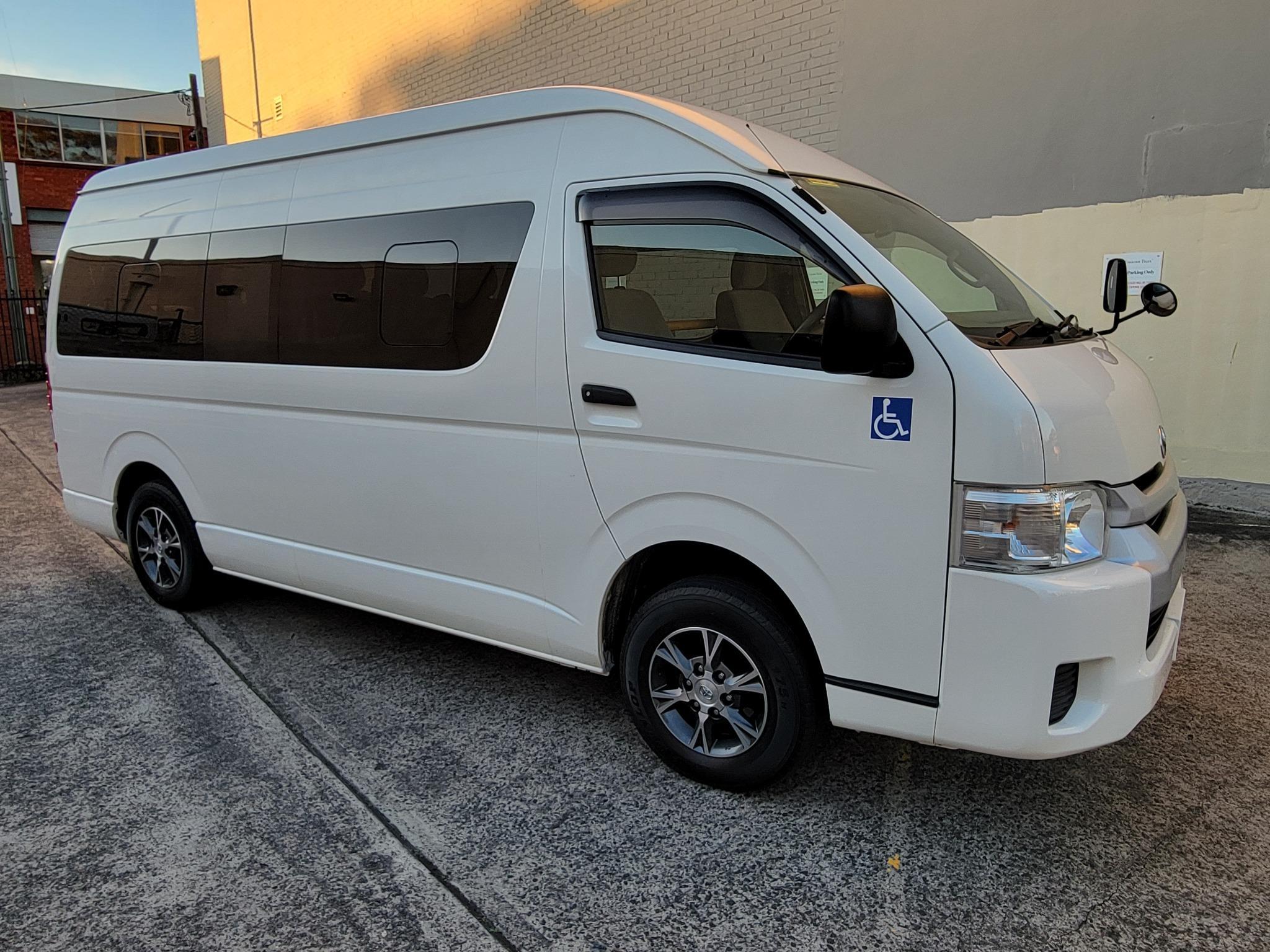 TOYOTA HIACE