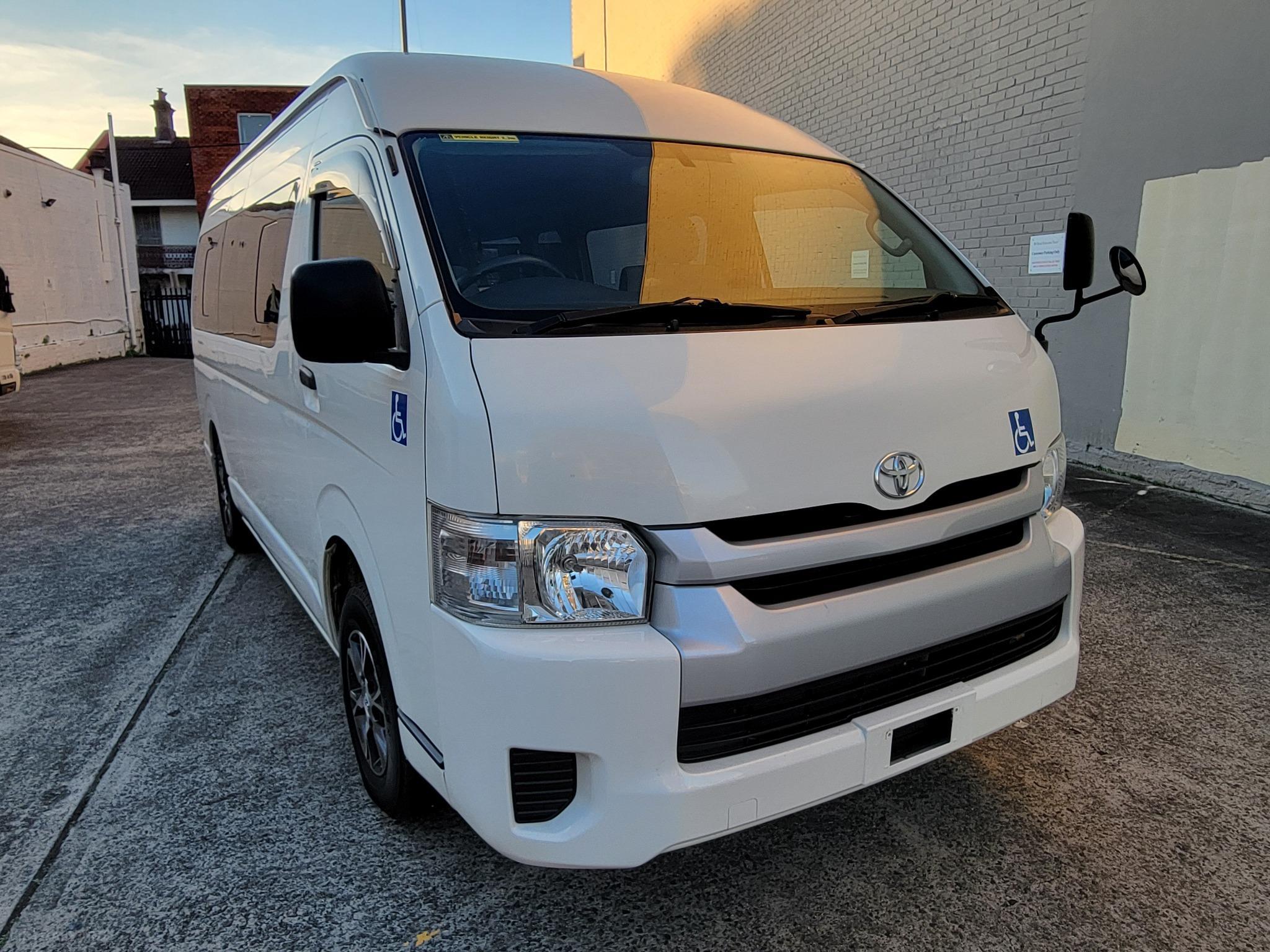 TOYOTA HIACE