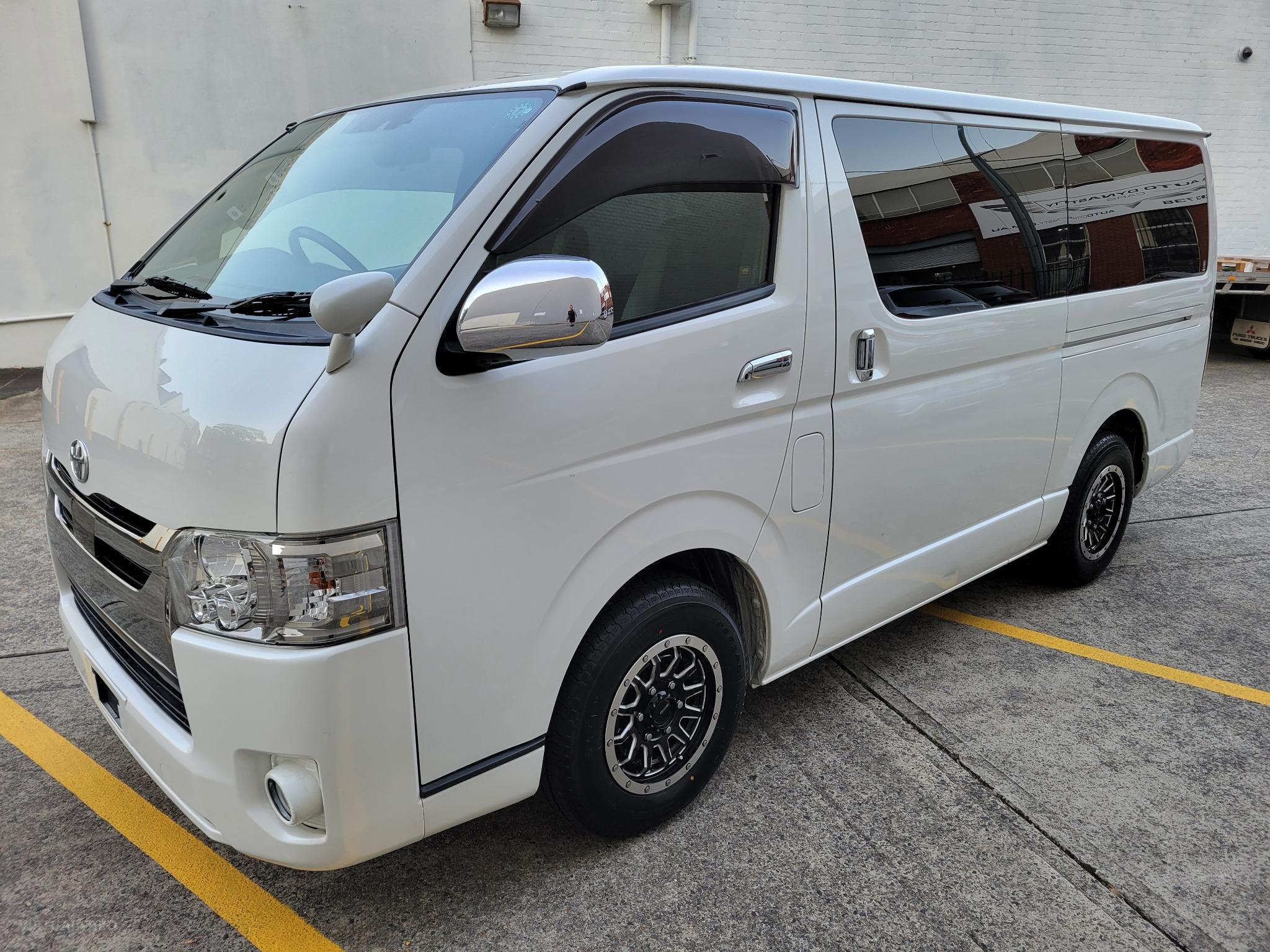 TOYOTA HIACE