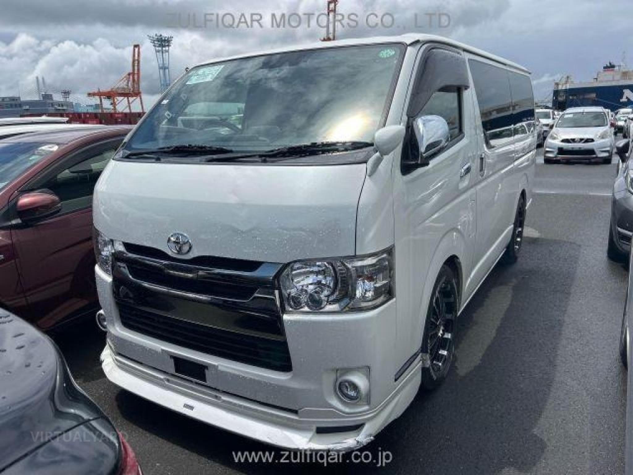 TOYOTA HIACE