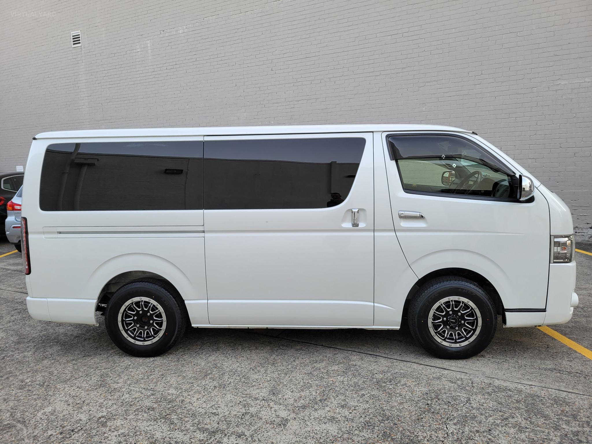 TOYOTA HIACE