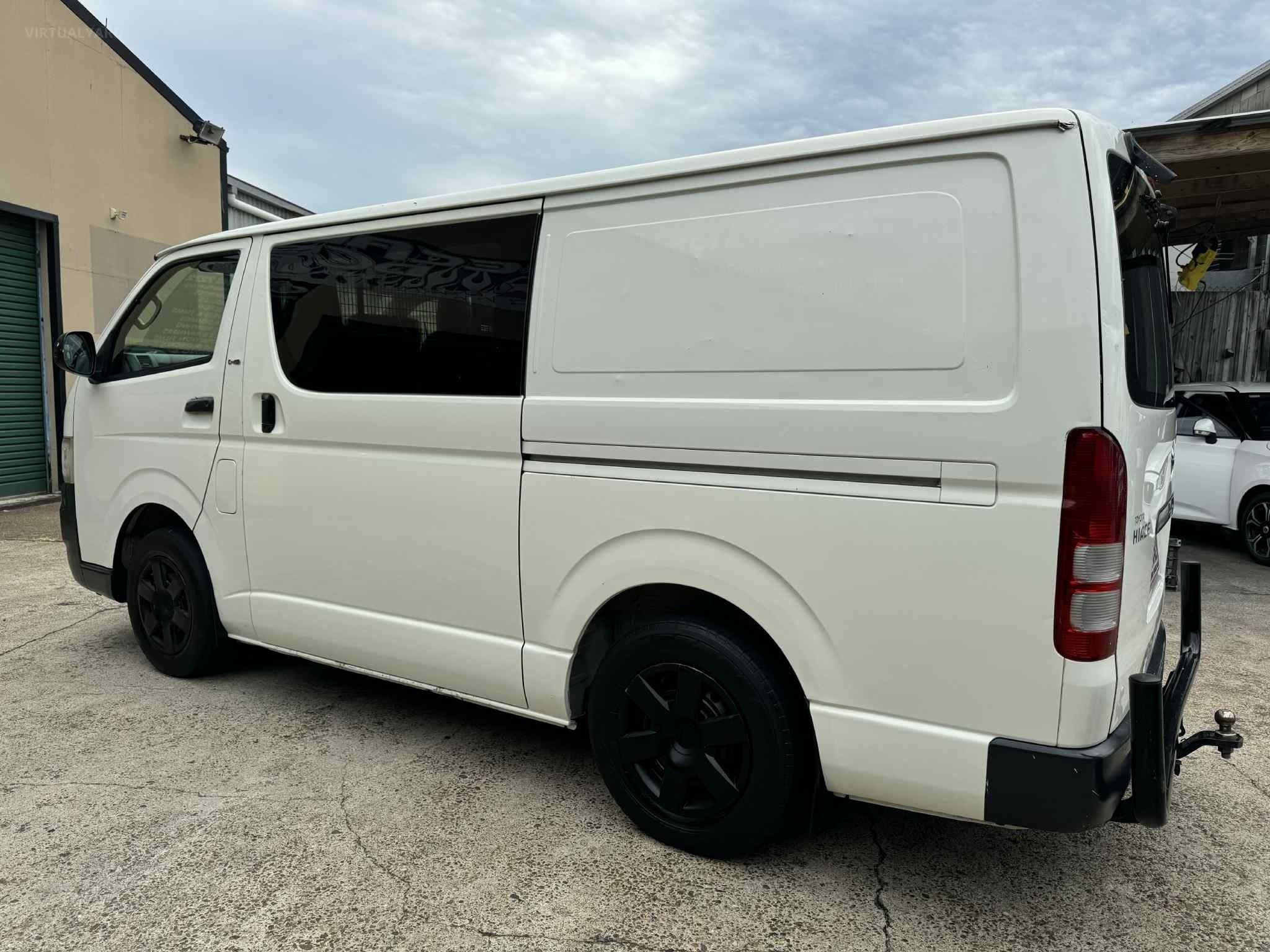 TOYOTA HIACE