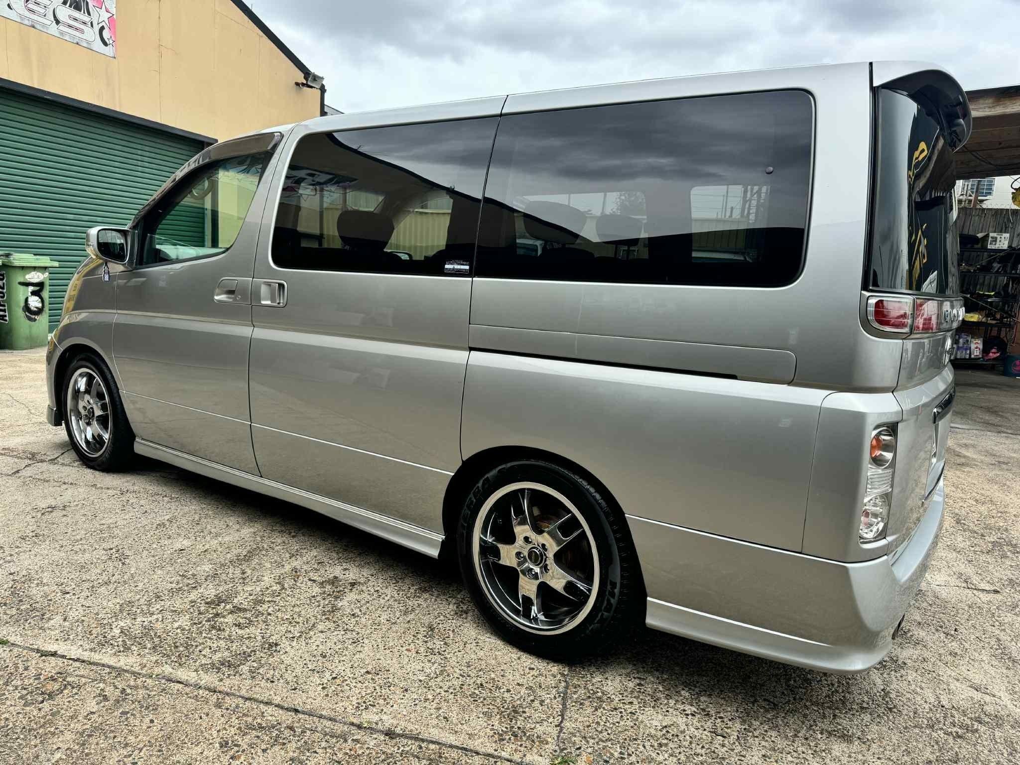 NISSAN ELGRAND