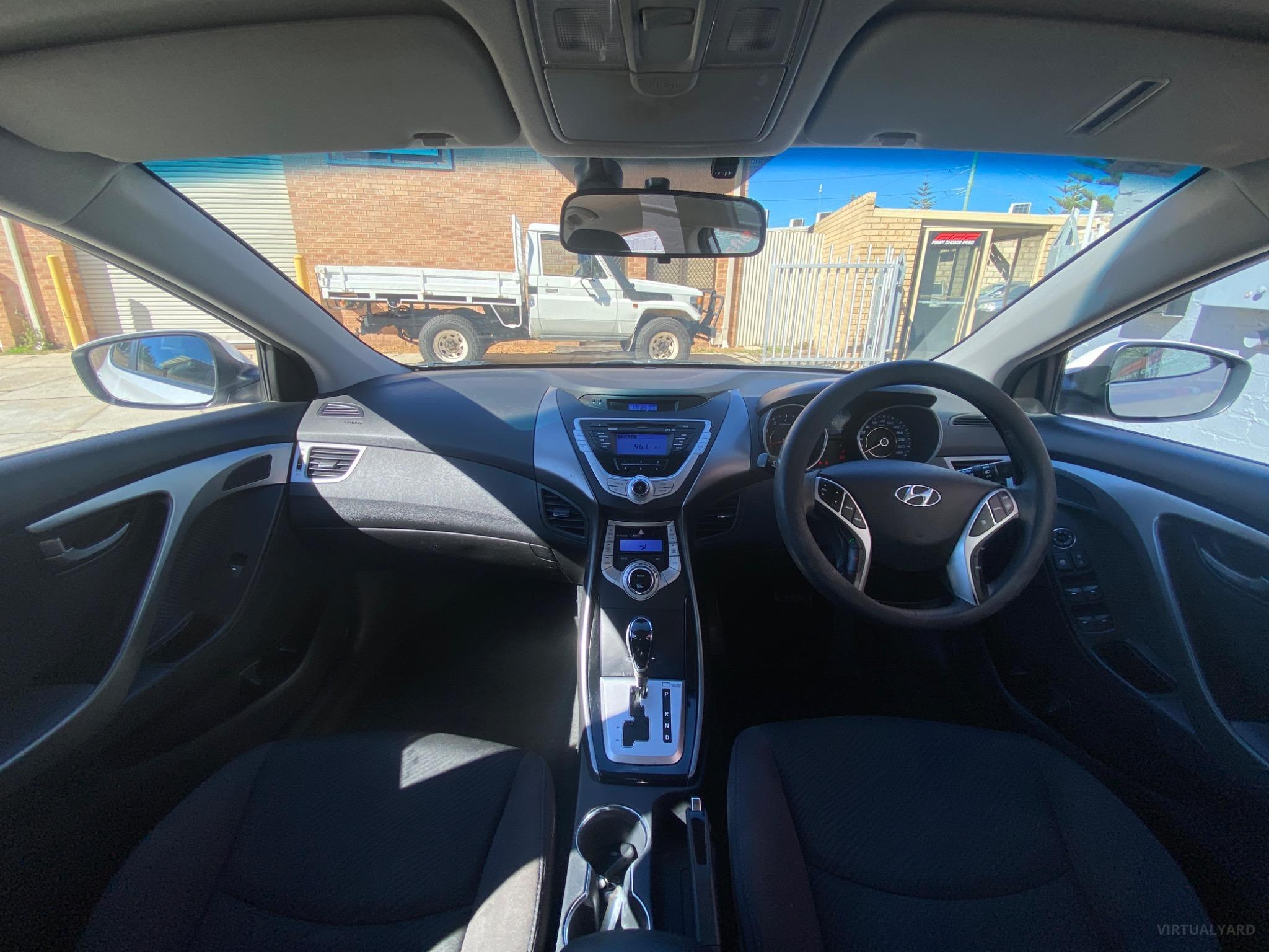 HYUNDAI ELANTRA