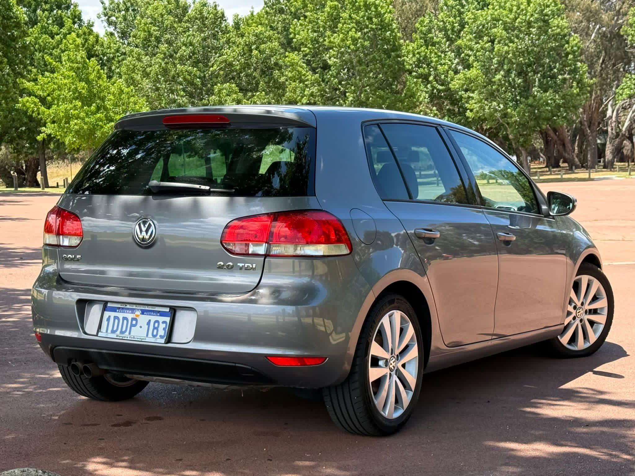 VOLKSWAGEN GOLF