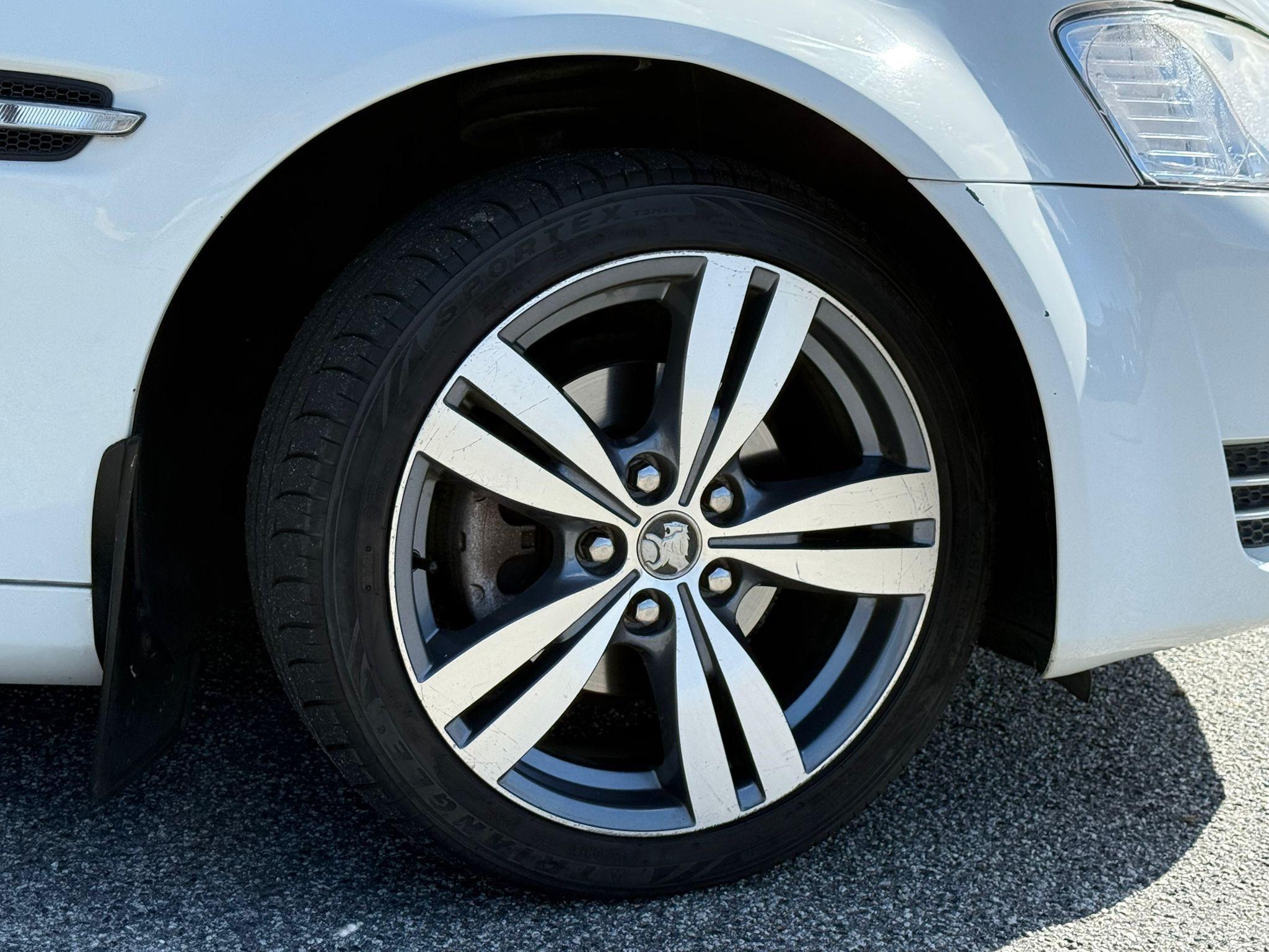 HOLDEN COMMODORE