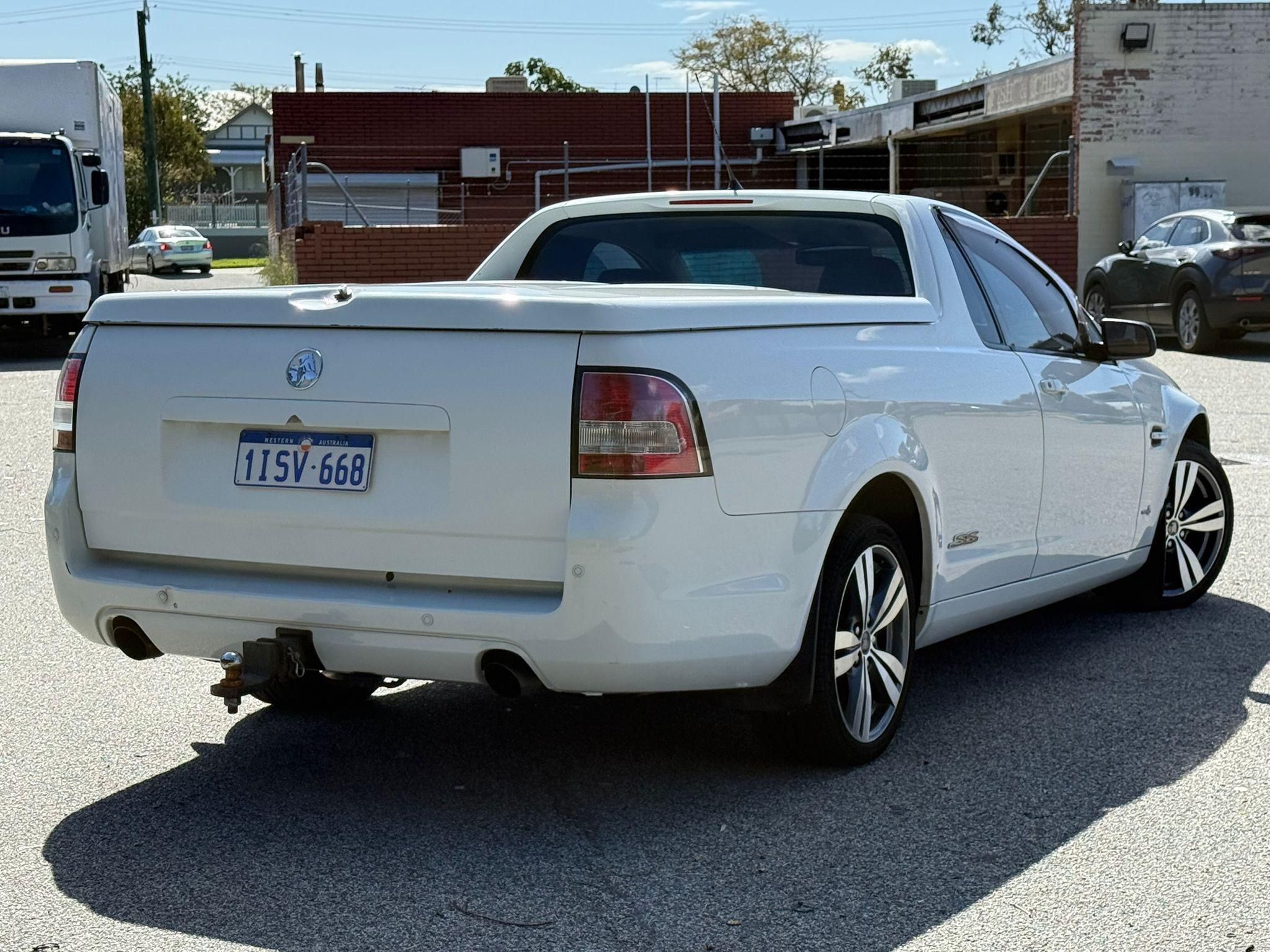 HOLDEN COMMODORE