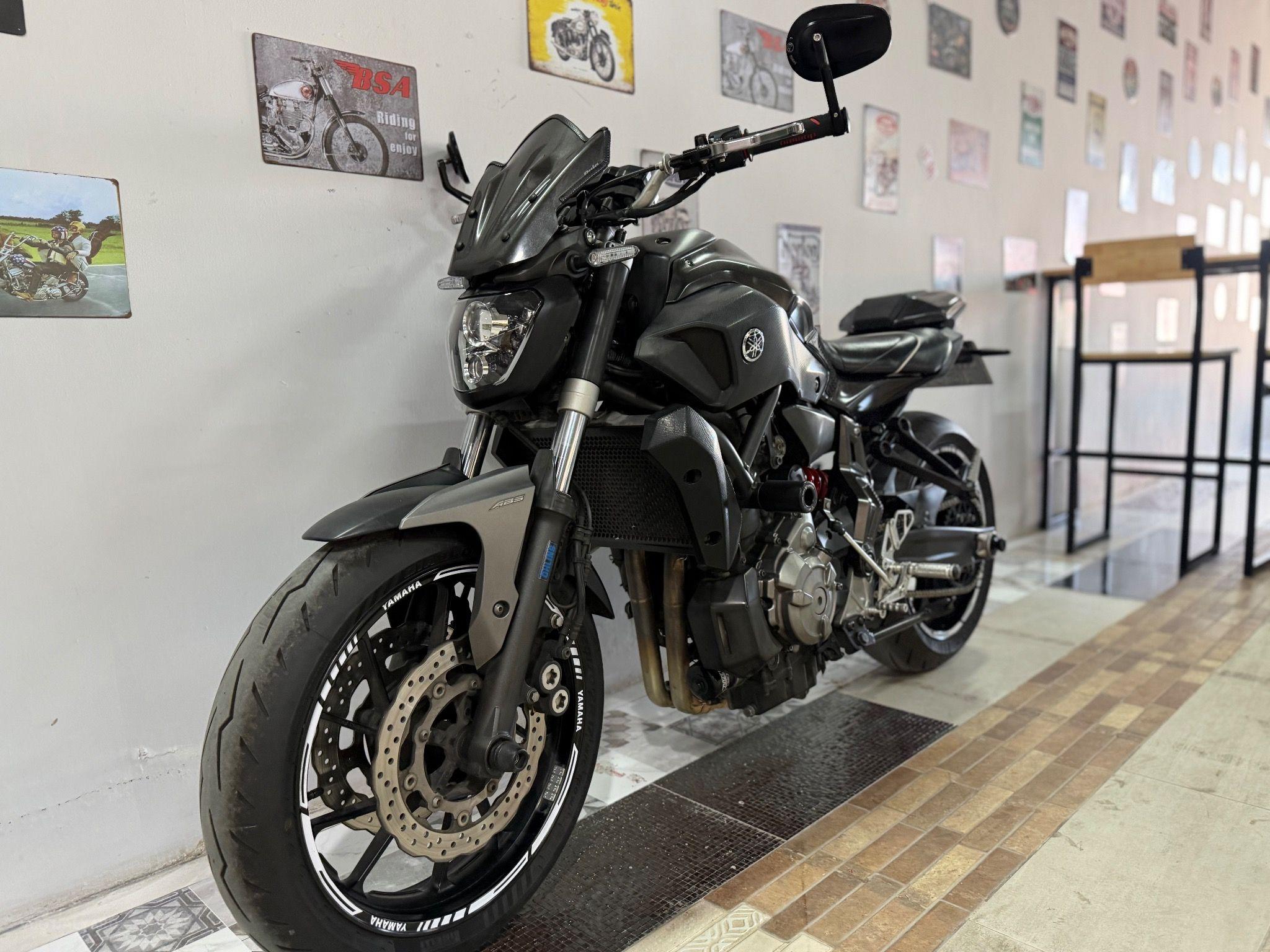 YAMAHA MT-07