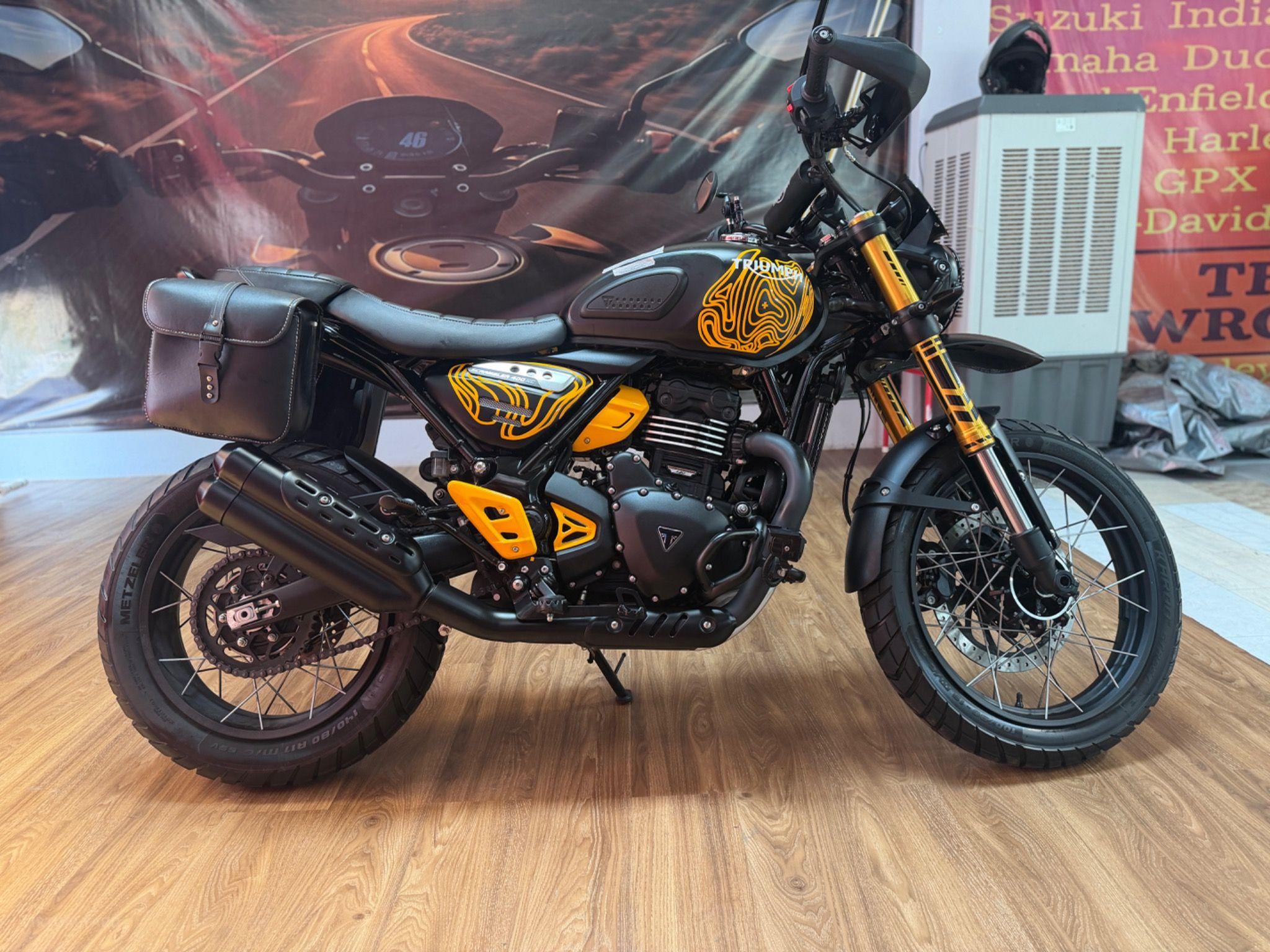 TRIUMPH 400XC