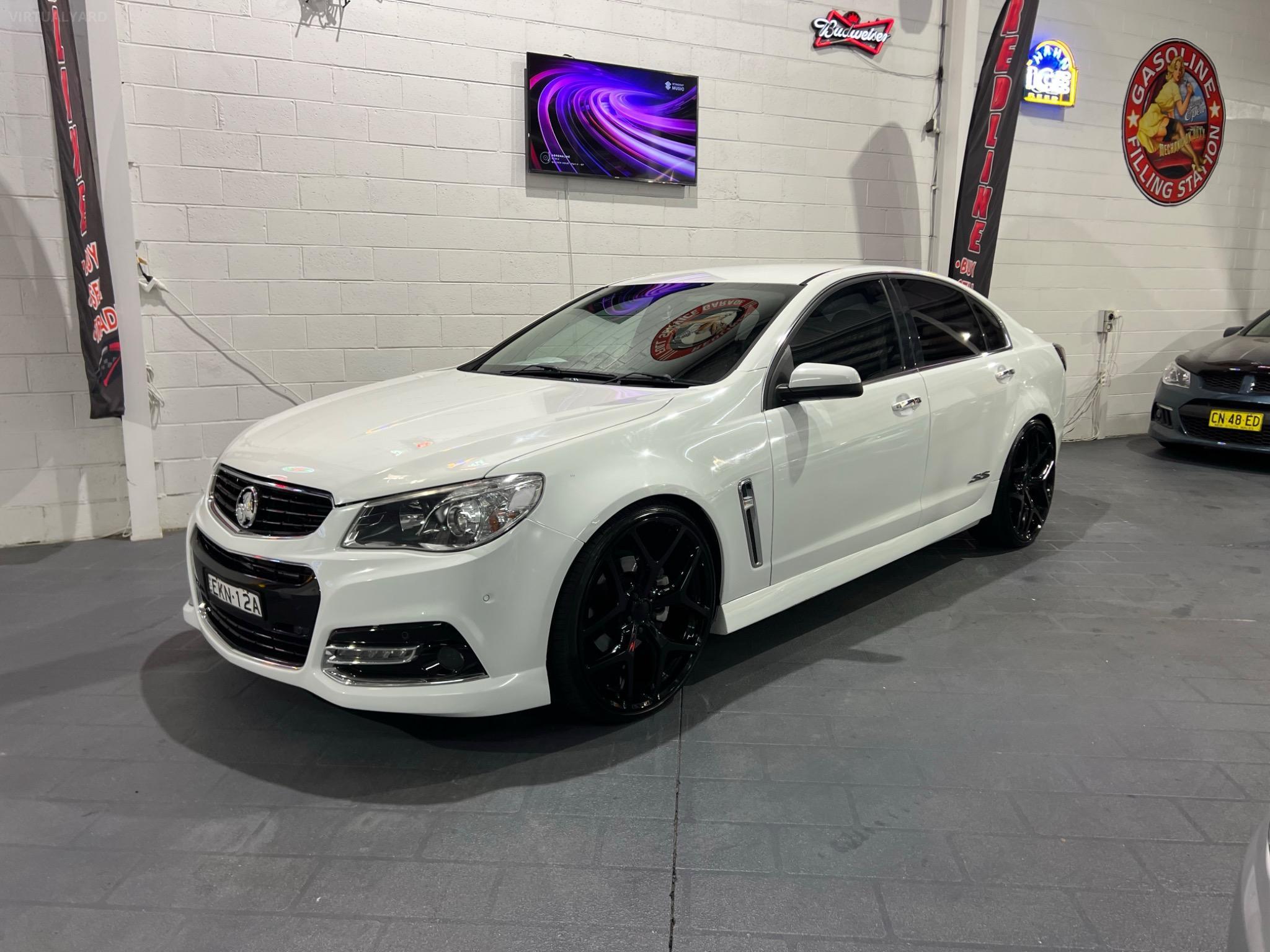 HOLDEN COMMODORE