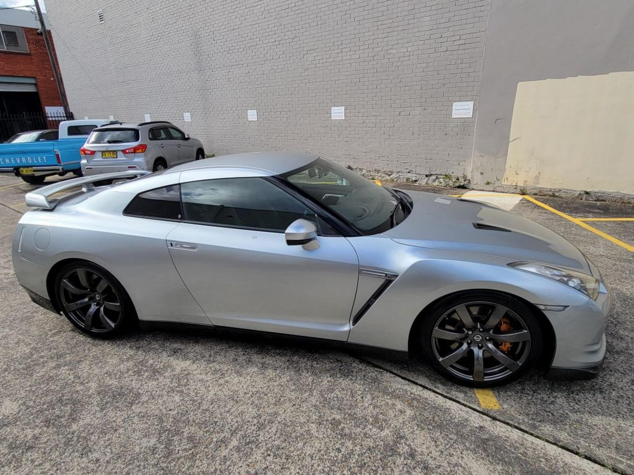 NISSAN GT-R