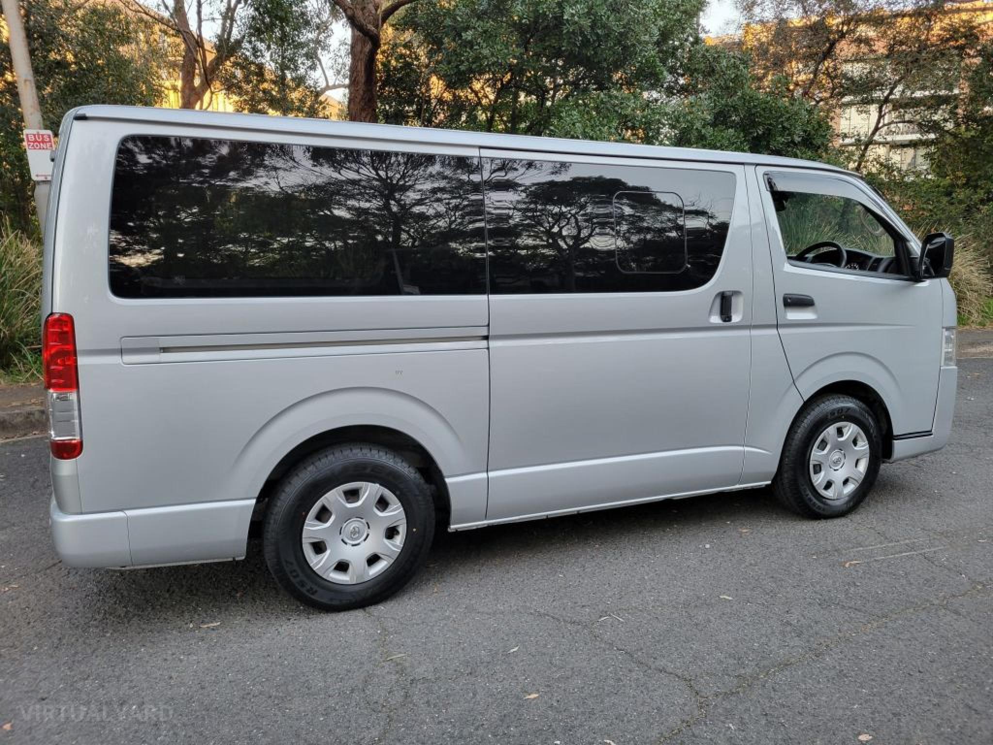 TOYOTA HIACE Crewman