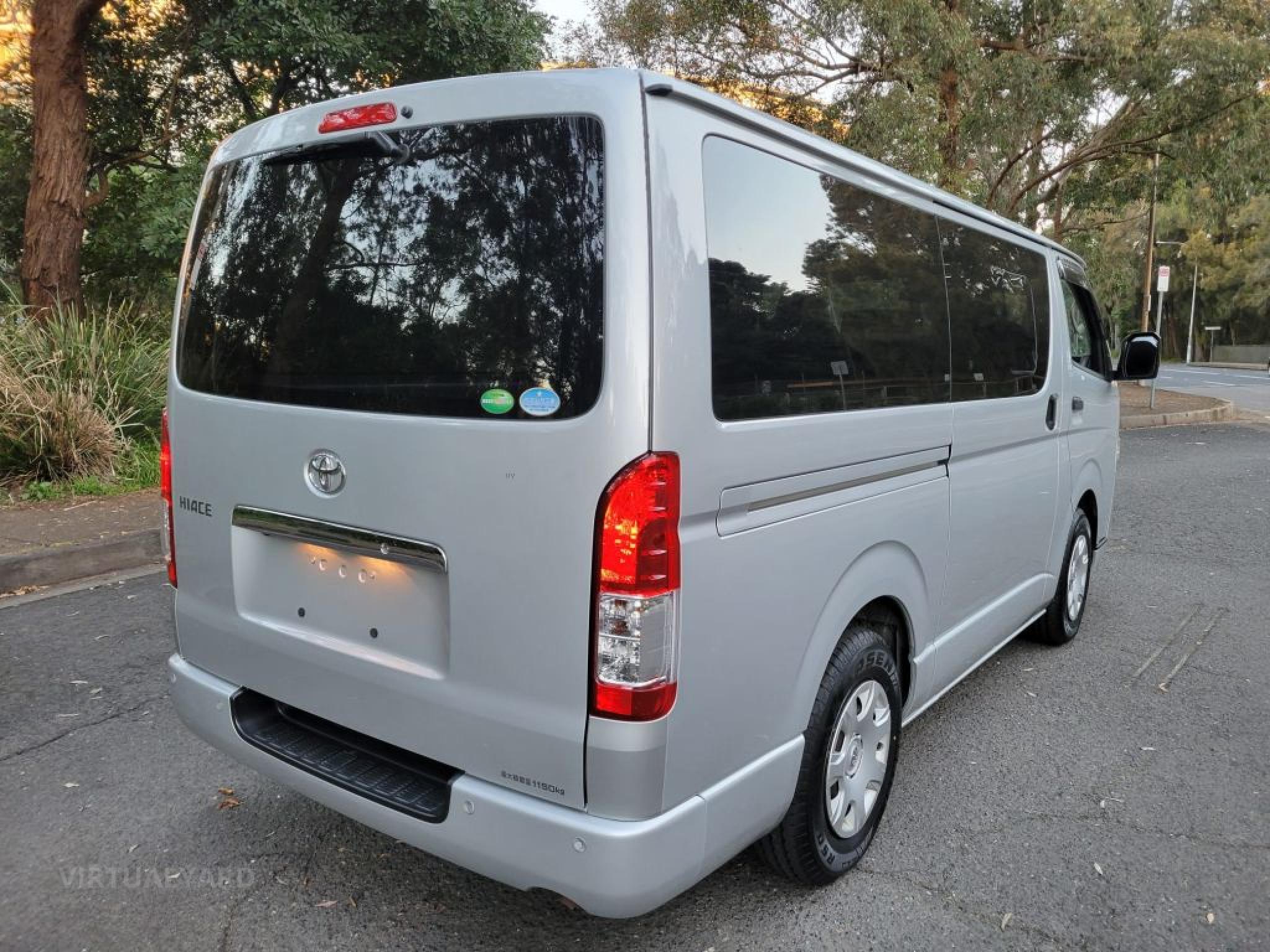 TOYOTA HIACE Crewman