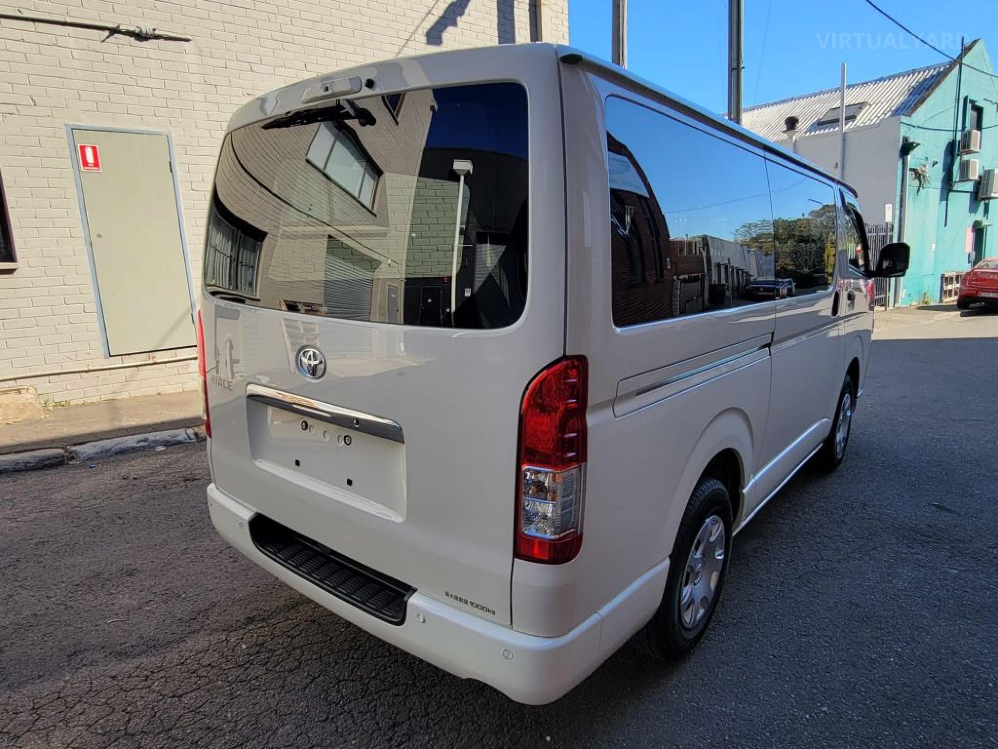 TOYOTA HIACE  4WD