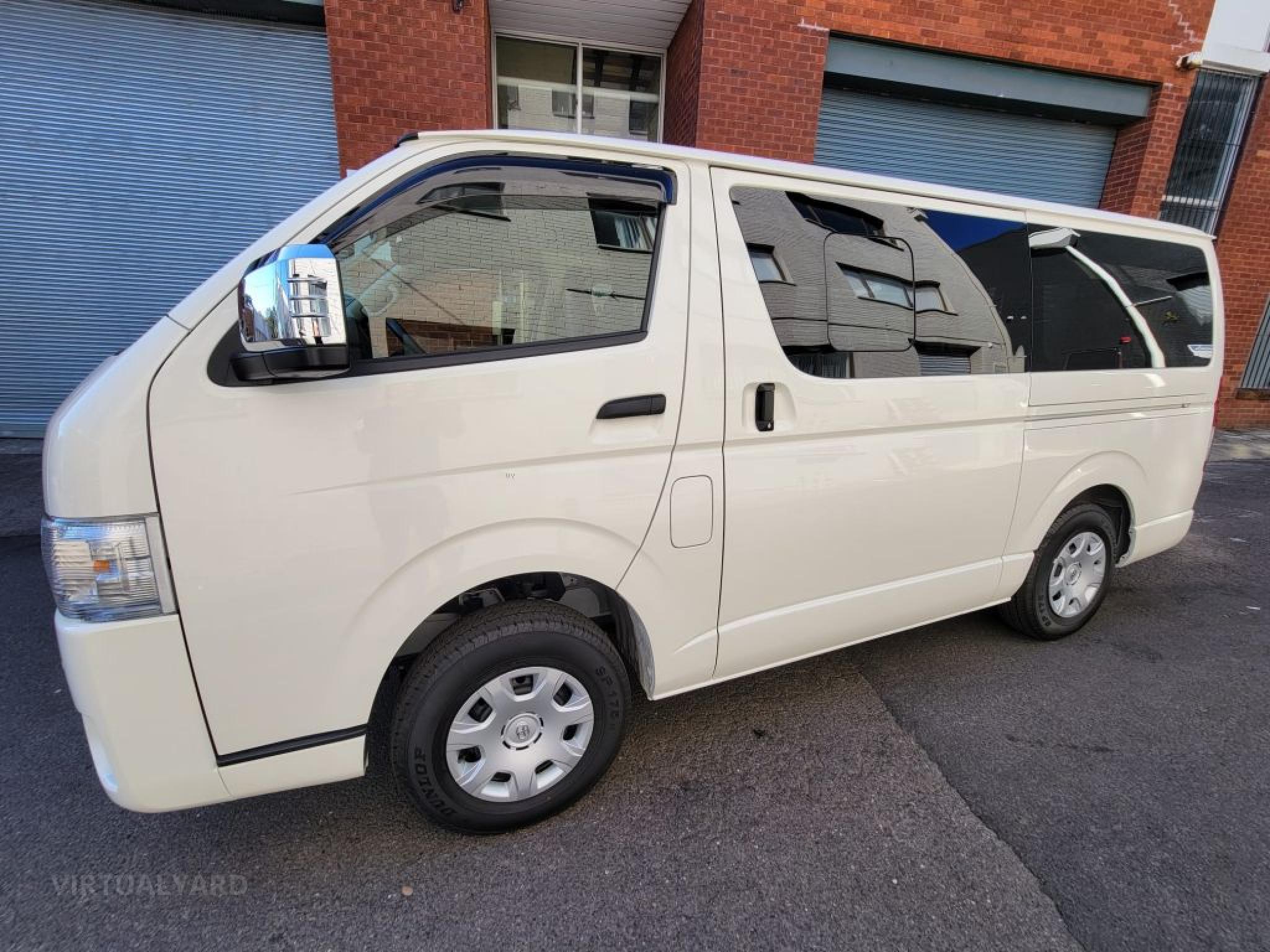 TOYOTA HIACE  4WD