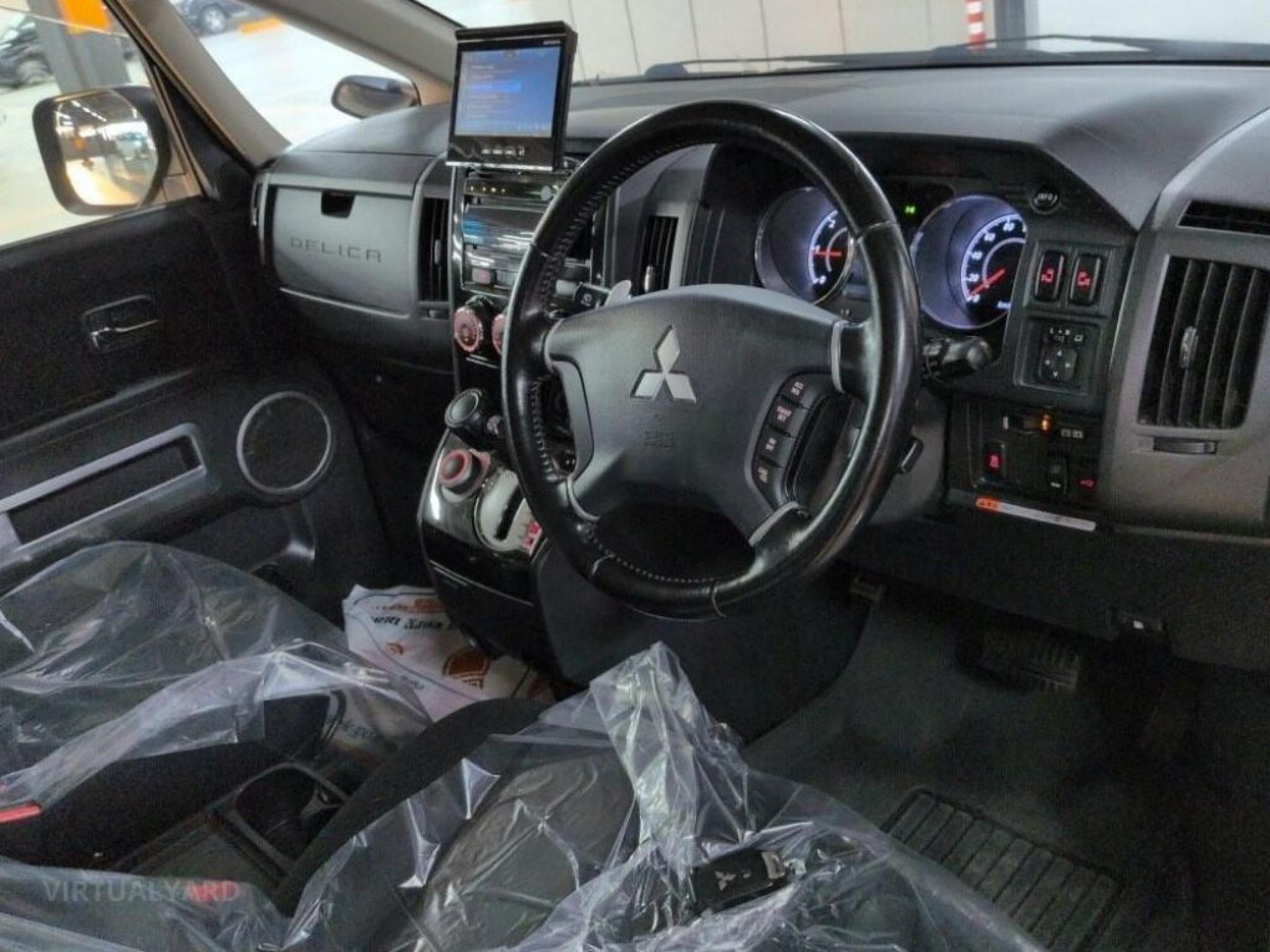 MITSUBISHI DELICA D5