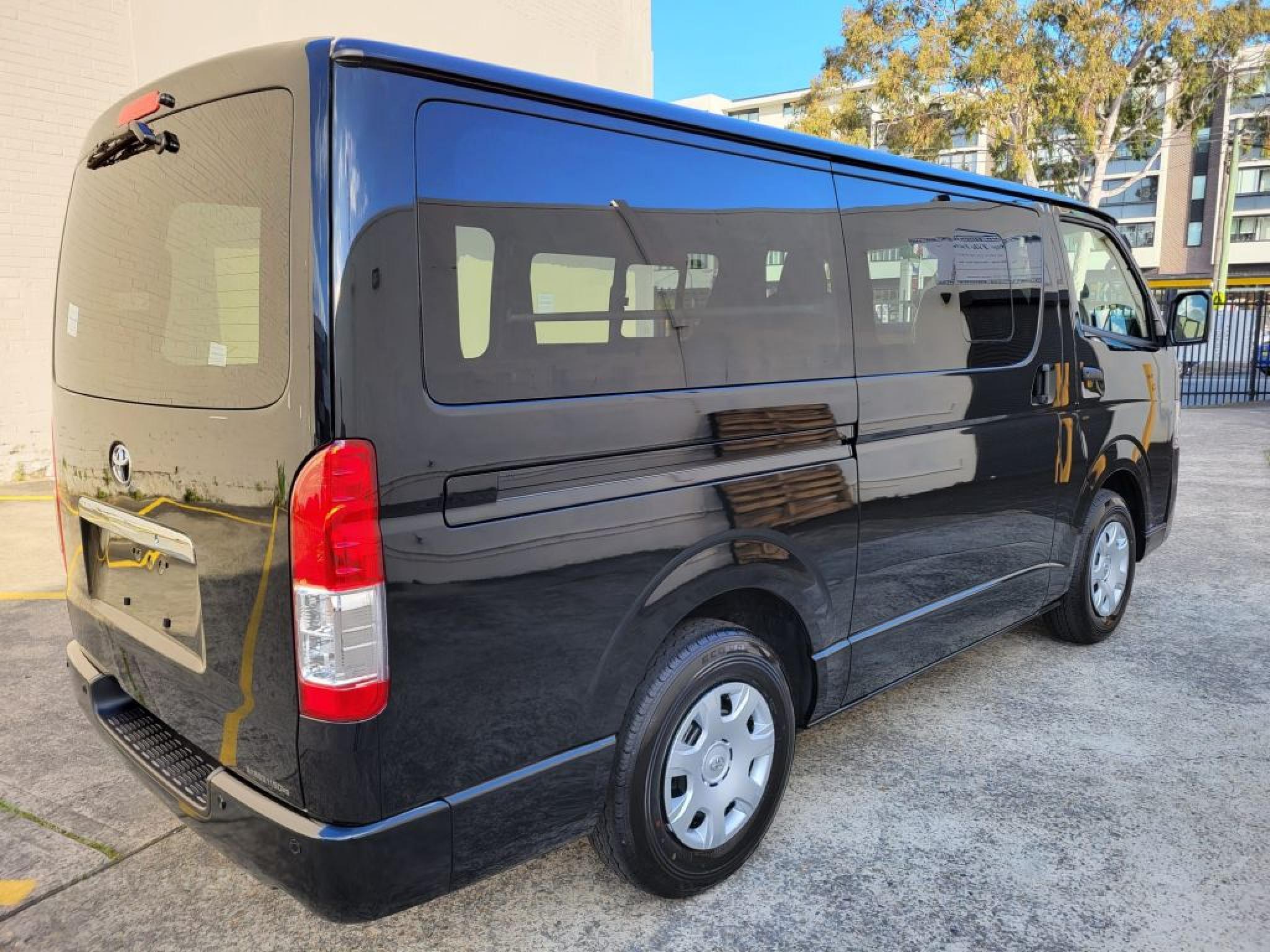 TOYOTA HIACE