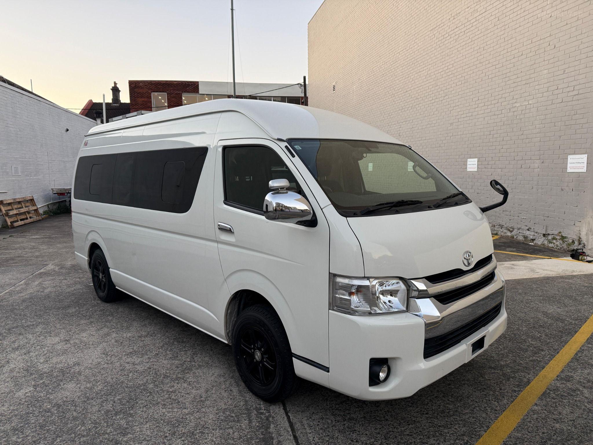 TOYOTA HIACE CAMPER 4X4